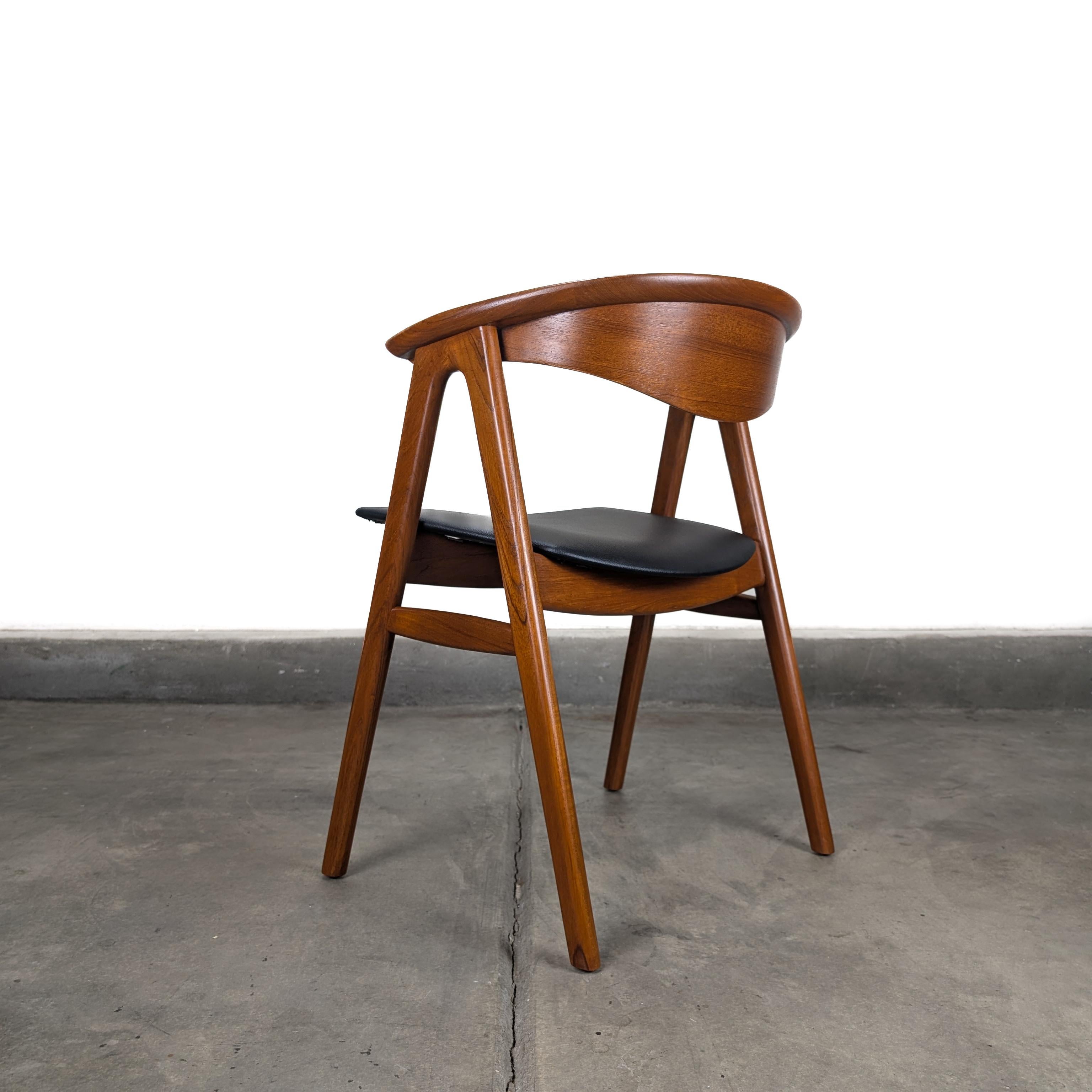 Paar moderne Teakholzstühle der Jahrhundertmitte, Model No. 52, von Erik Kirkegaard, um 1960 im Angebot 7
