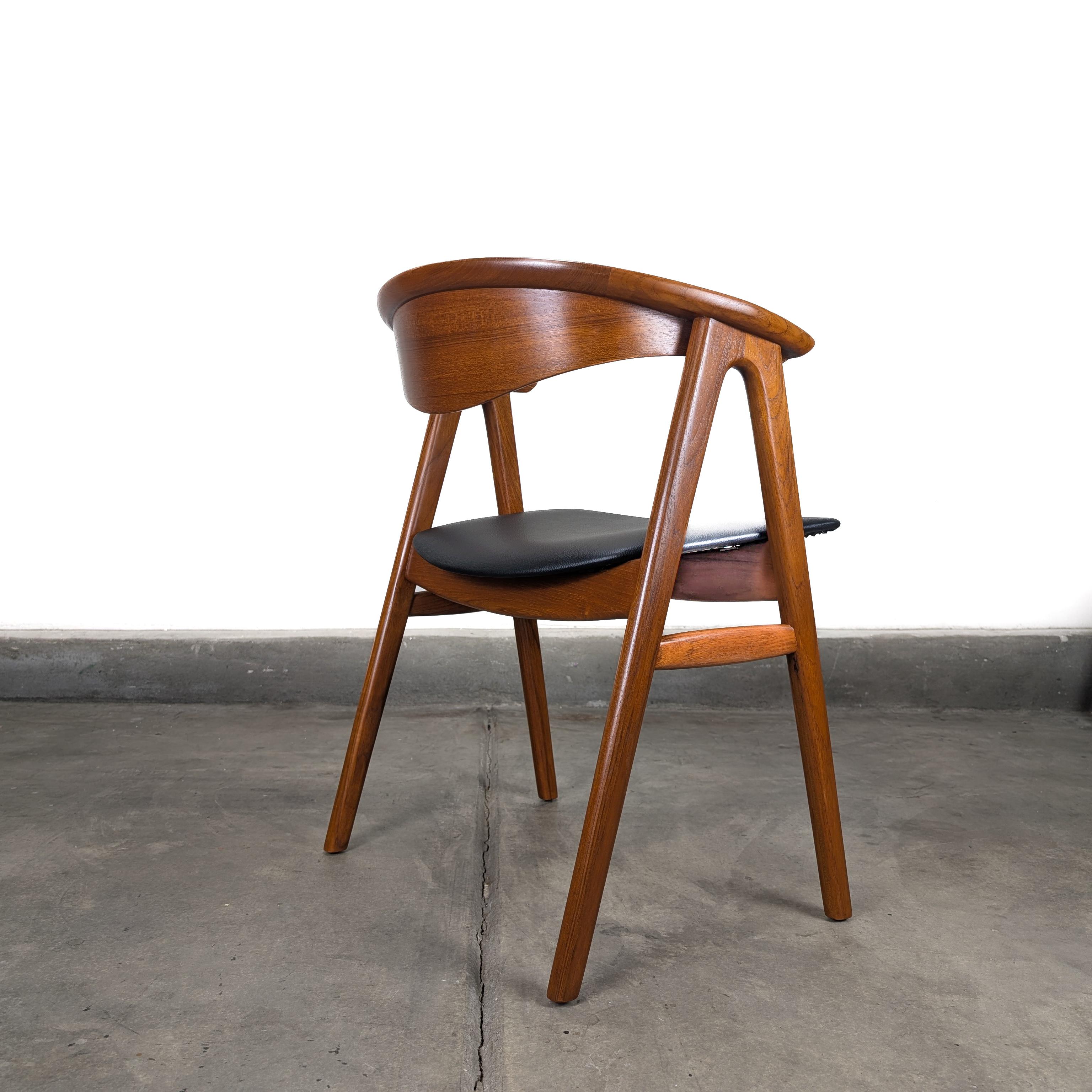 Paar moderne Teakholzstühle der Jahrhundertmitte, Model No. 52, von Erik Kirkegaard, um 1960 im Angebot 9