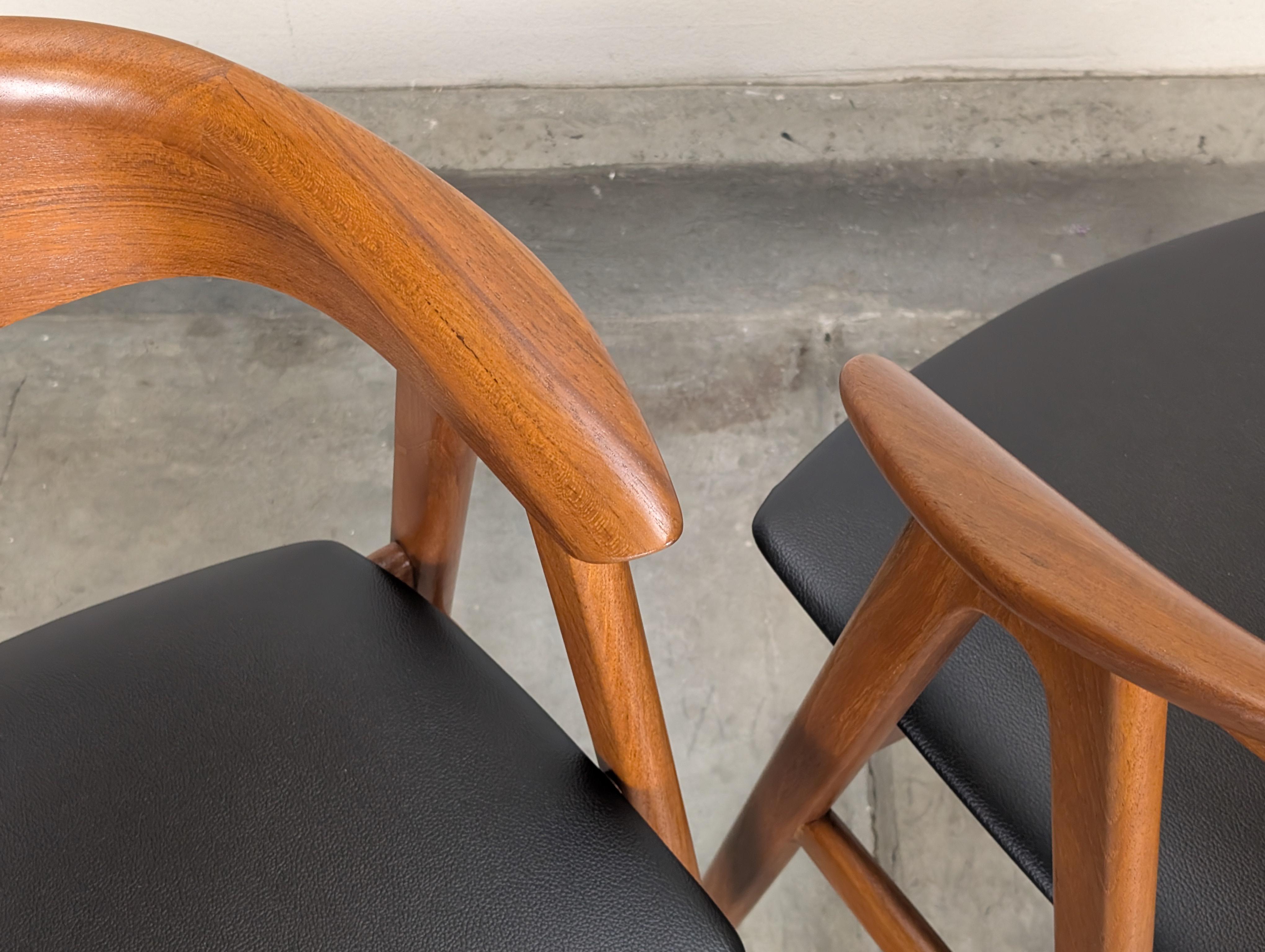 Paar moderne Teakholzstühle der Jahrhundertmitte, Model No. 52, von Erik Kirkegaard, um 1960 im Angebot 10