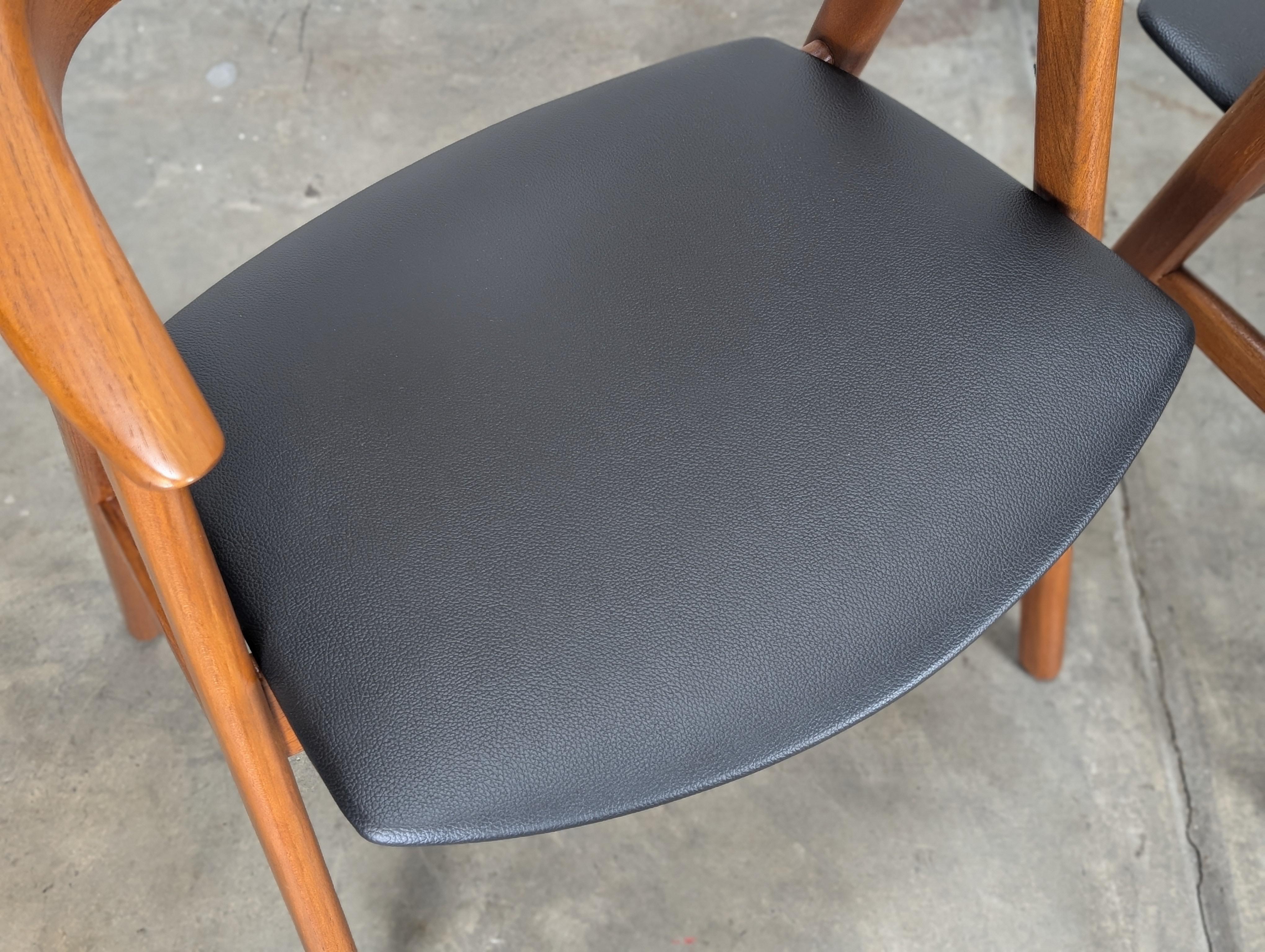 Paar moderne Teakholzstühle der Jahrhundertmitte, Model No. 52, von Erik Kirkegaard, um 1960 im Angebot 11