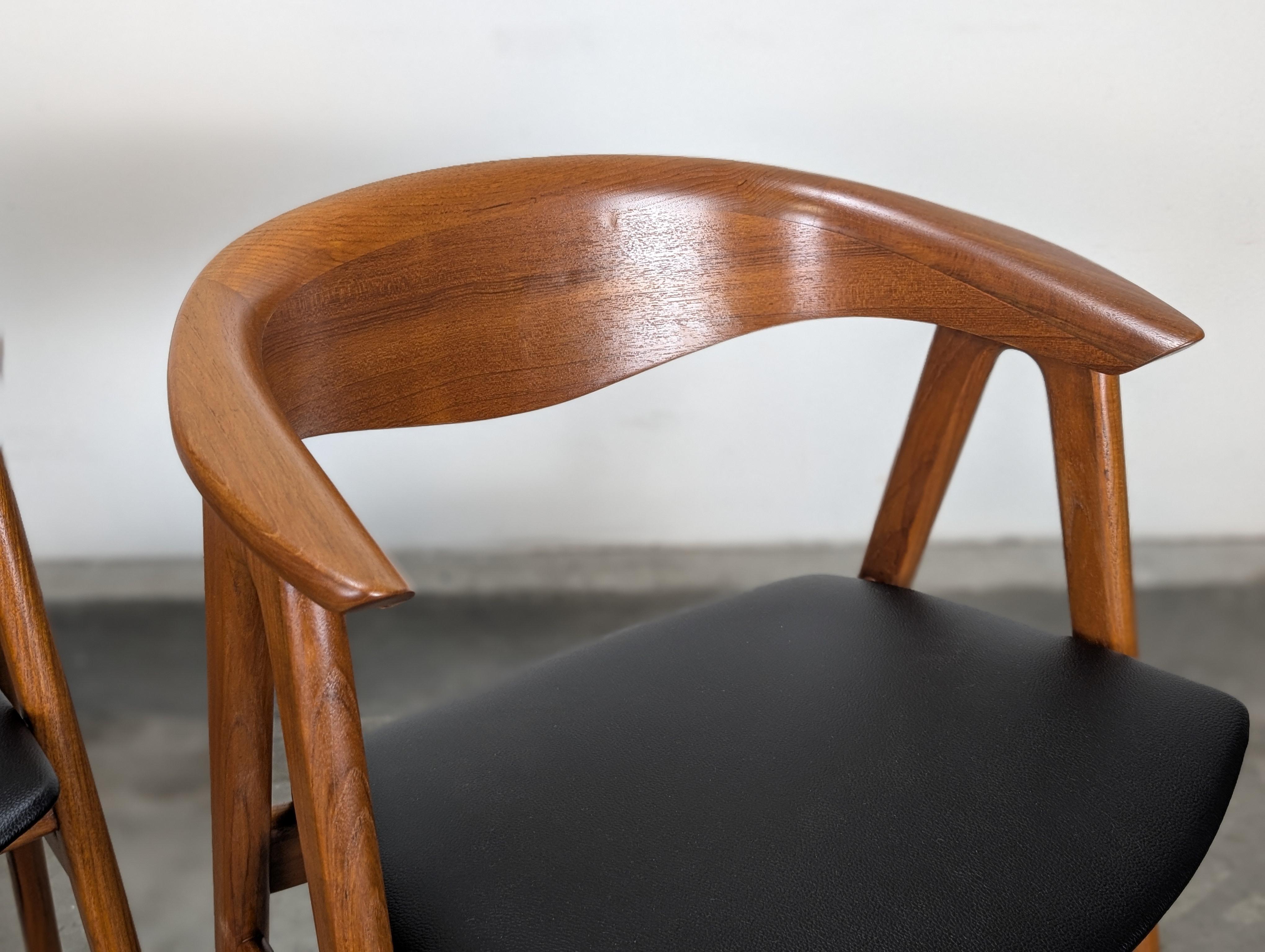 Paar moderne Teakholzstühle der Jahrhundertmitte, Model No. 52, von Erik Kirkegaard, um 1960 (Moderne der Mitte des Jahrhunderts) im Angebot