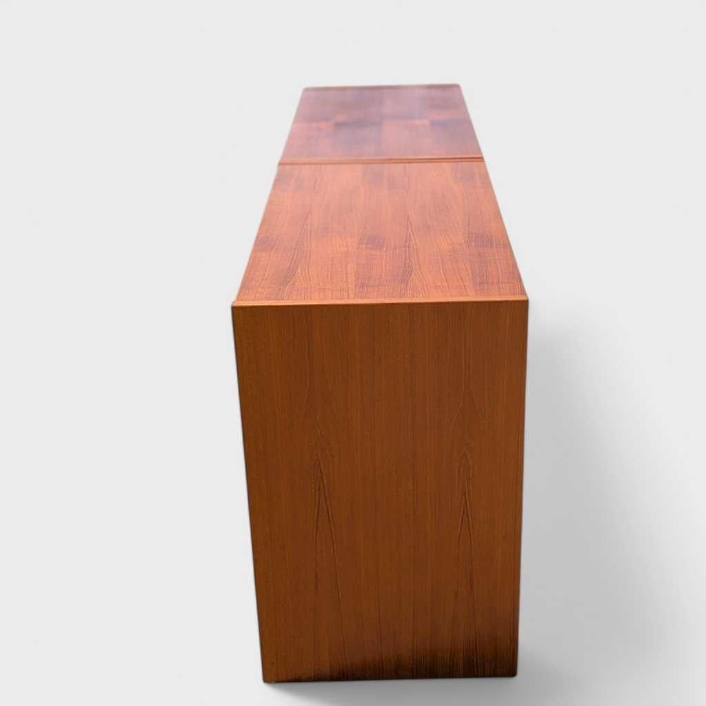 Pair of Mid-Century Modern Teak Dressers, Scandinavian Design, 1960s in vendita 3