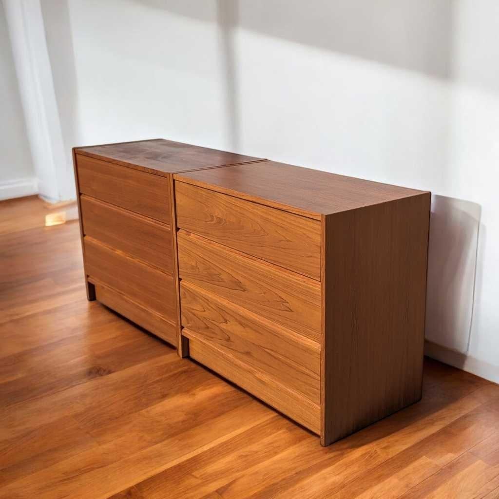 Pair of Mid-Century Modern Teak Dressers, Scandinavian Design, 1960s in vendita 4