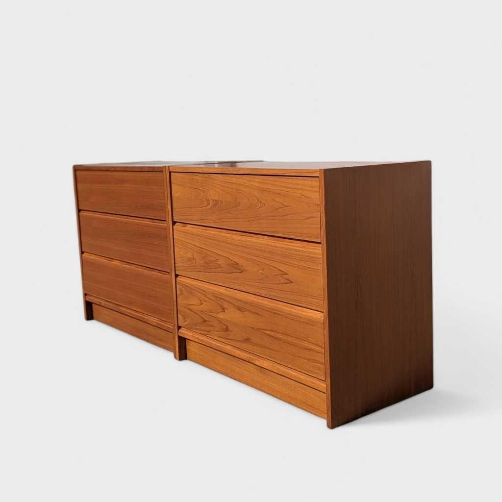 Pair of Mid-Century Modern Teak Dressers, Scandinavian Design, 1960s in vendita 8
