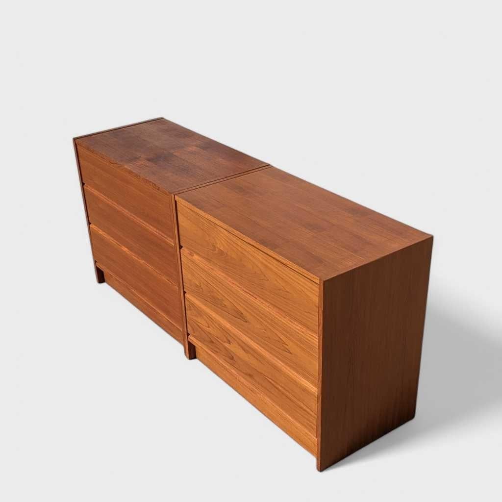 Impiallacciato Pair of Mid-Century Modern Teak Dressers, Scandinavian Design, 1960s in vendita