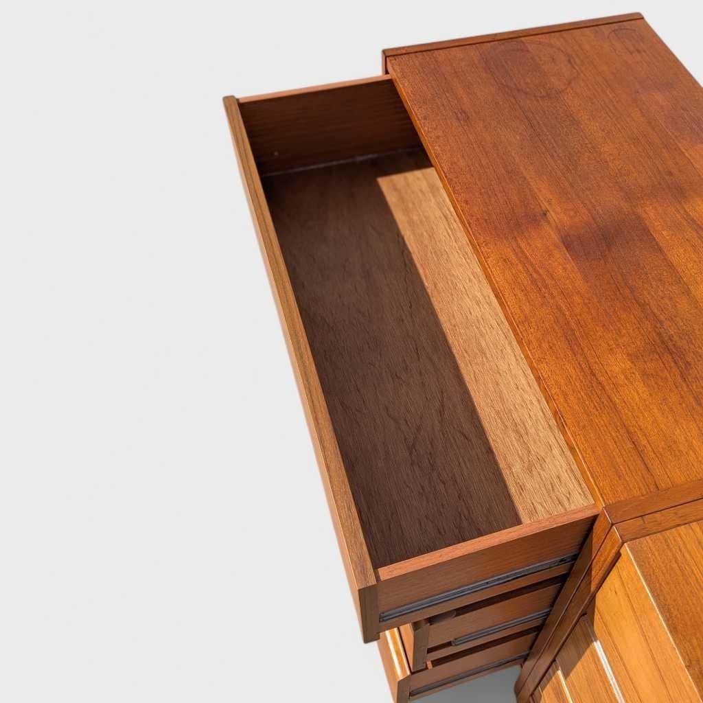Pair of Mid-Century Modern Teak Dressers, Scandinavian Design, 1960s in vendita 2