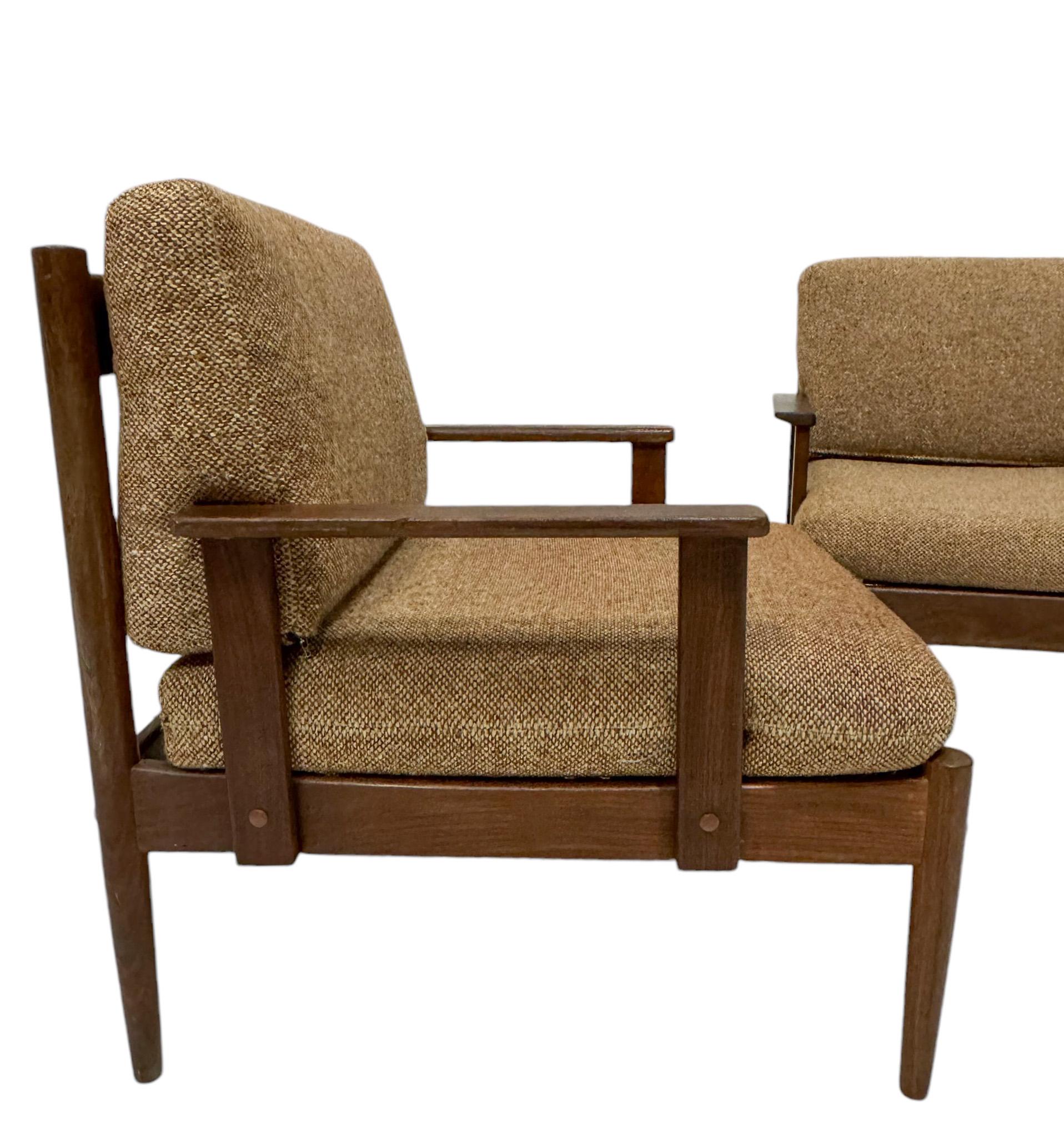 Paire de chaises longues en teck de style mi-siècle moderne, années 1960 en vente 1