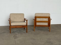 Paar moderne Loungesessel aus Teakholz und Wollbouclé, 1960er JahreM