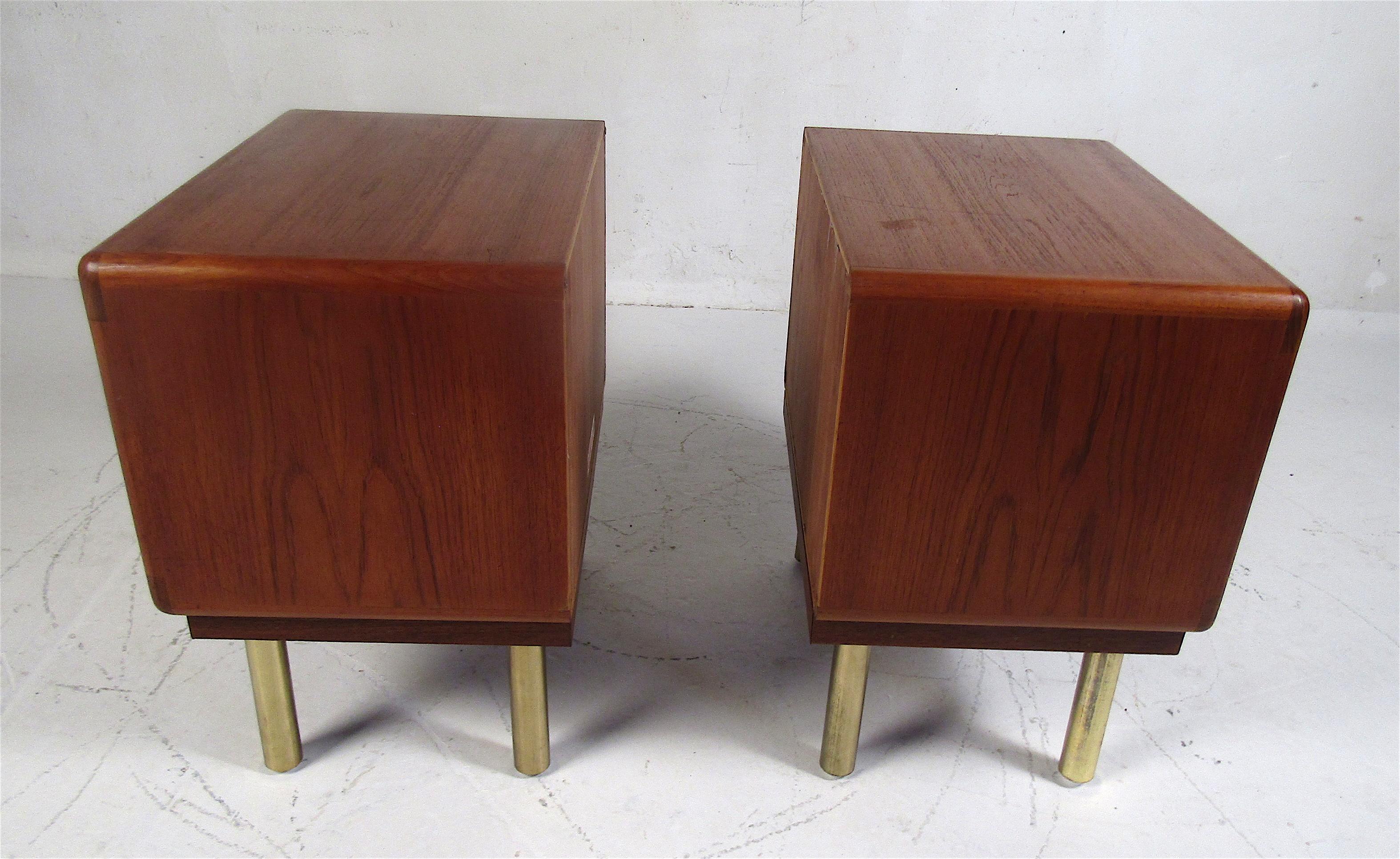 Pair of Mid-Century Modern Teak Nightstands by Dyrlund In Good Condition In Brooklyn, NY
