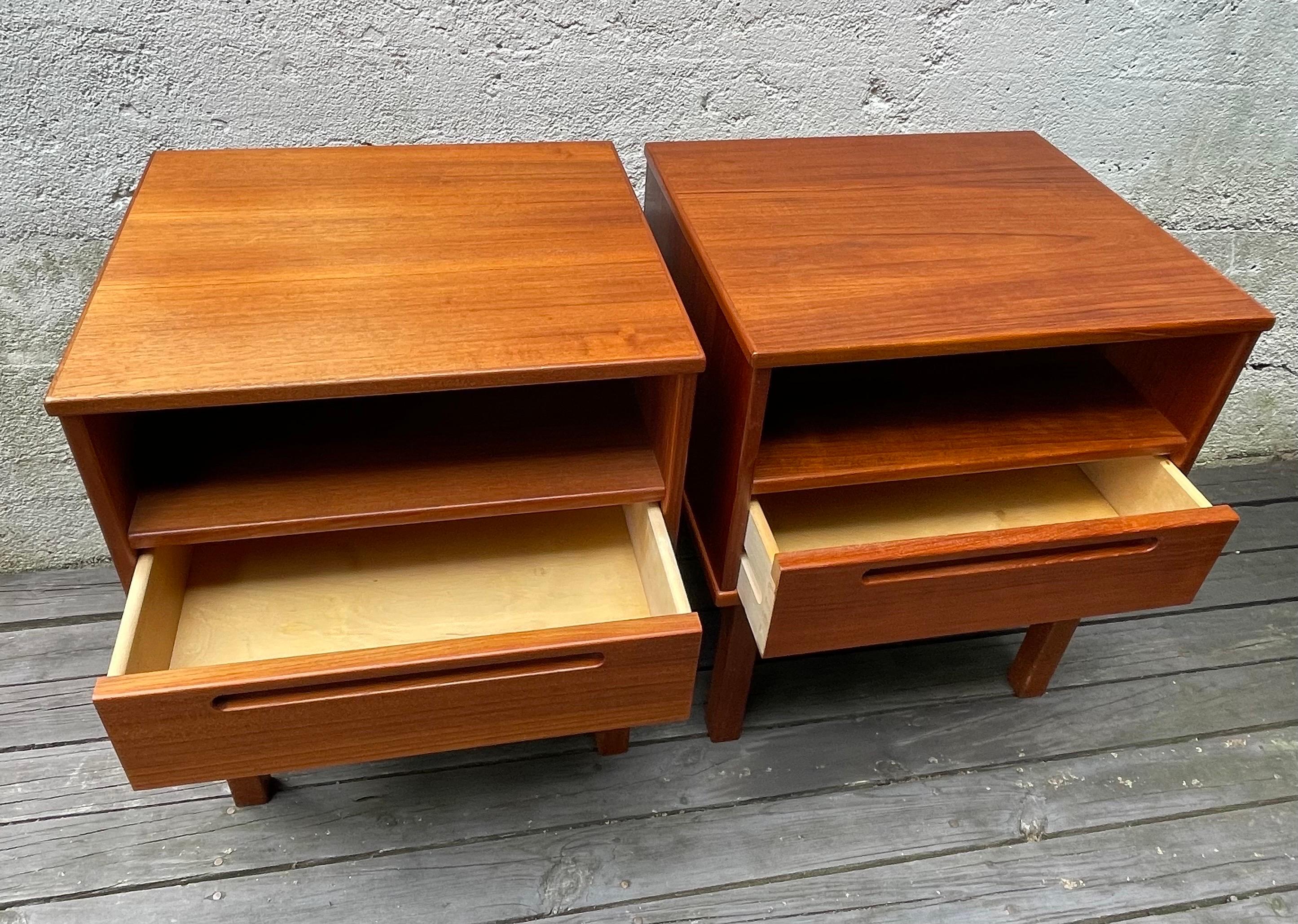 Mid-20th Century Pair of Mid-Century Modern Teak Nightstands or Side Tables, Denmark For Sale