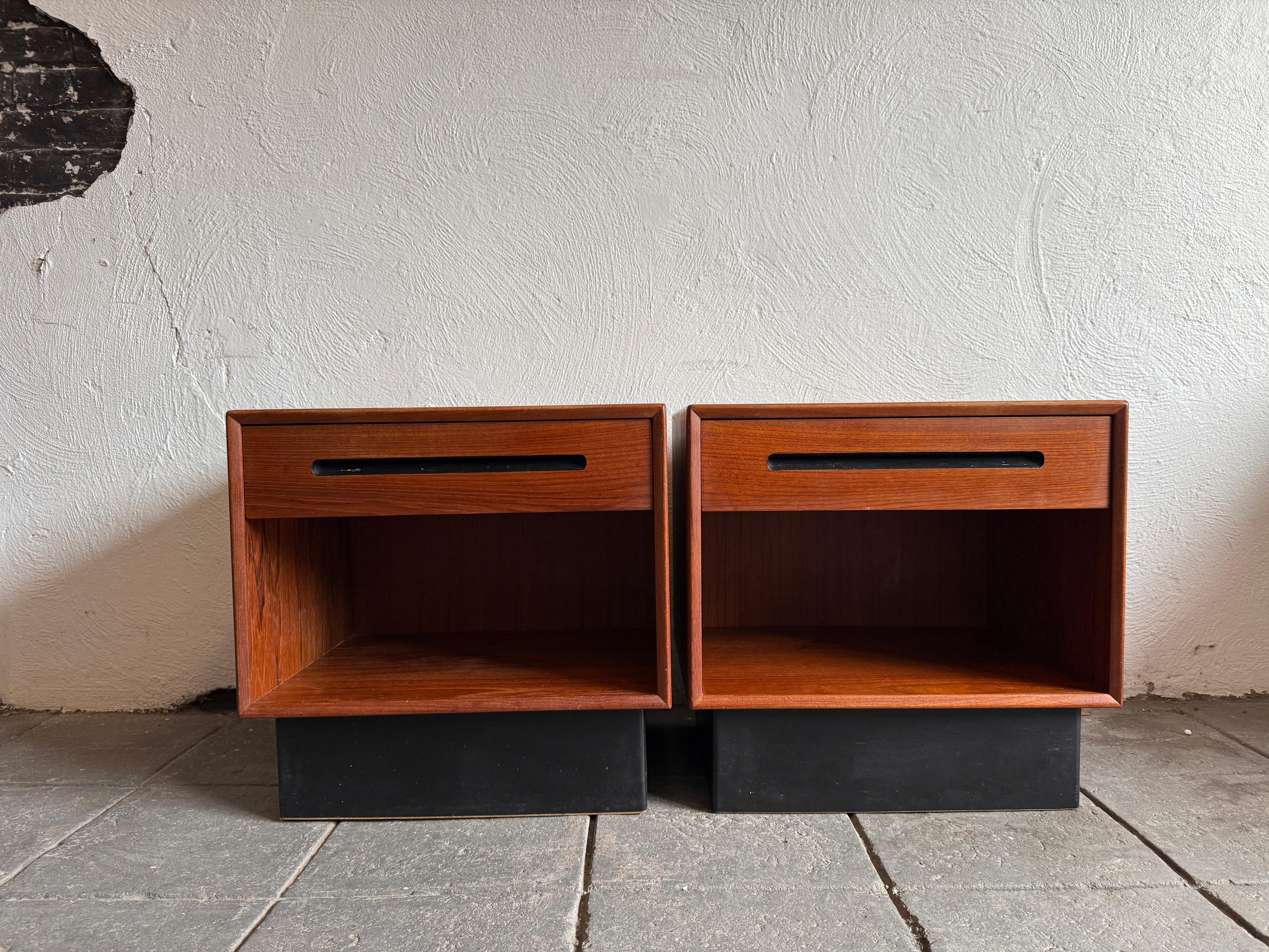 Scandinavian Modern Pair of Mid Century Modern Teak single drawer nightstands by Westnofa Norway For Sale