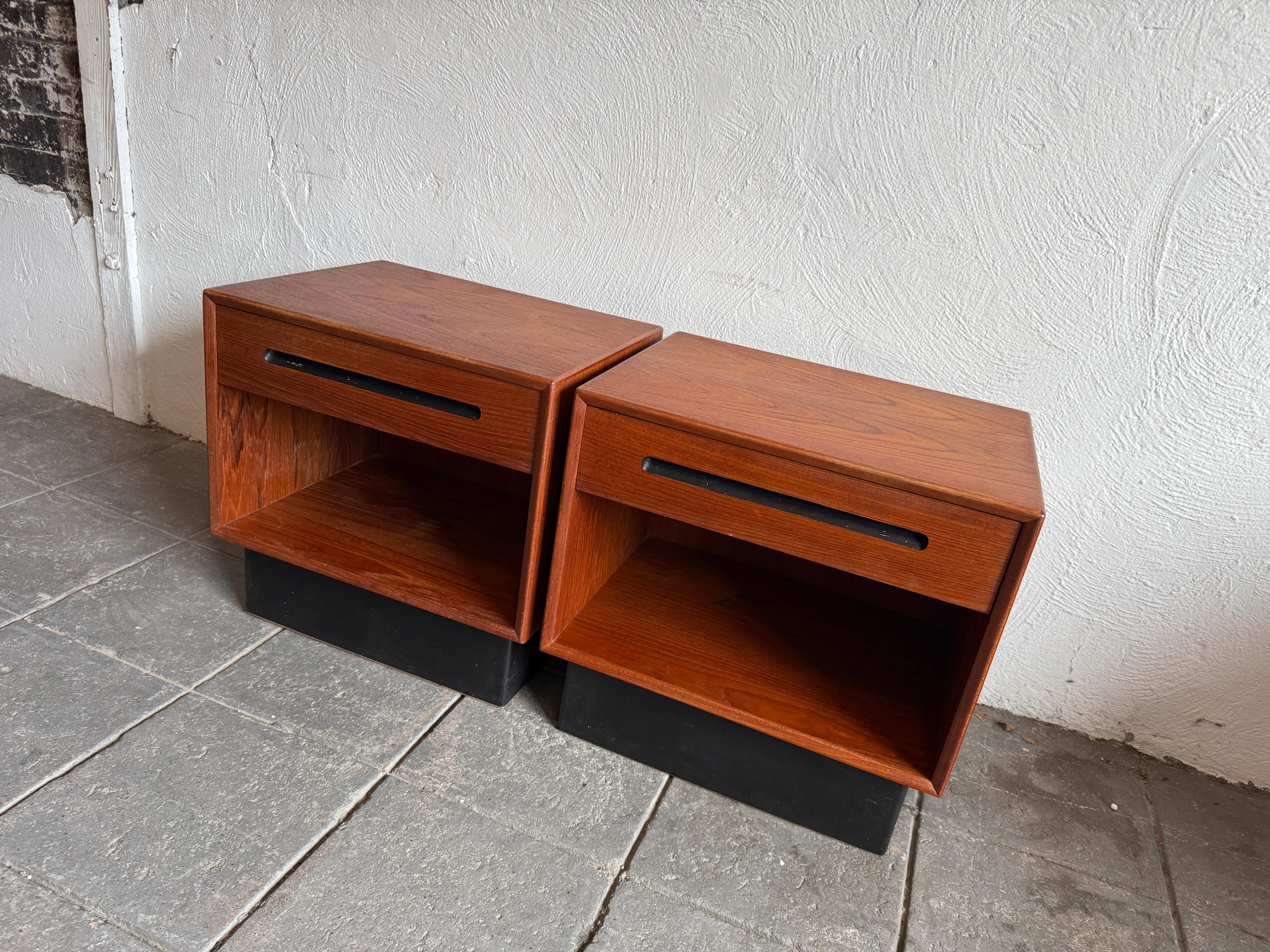 Woodwork Pair of Mid Century Modern Teak single drawer nightstands by Westnofa Norway For Sale