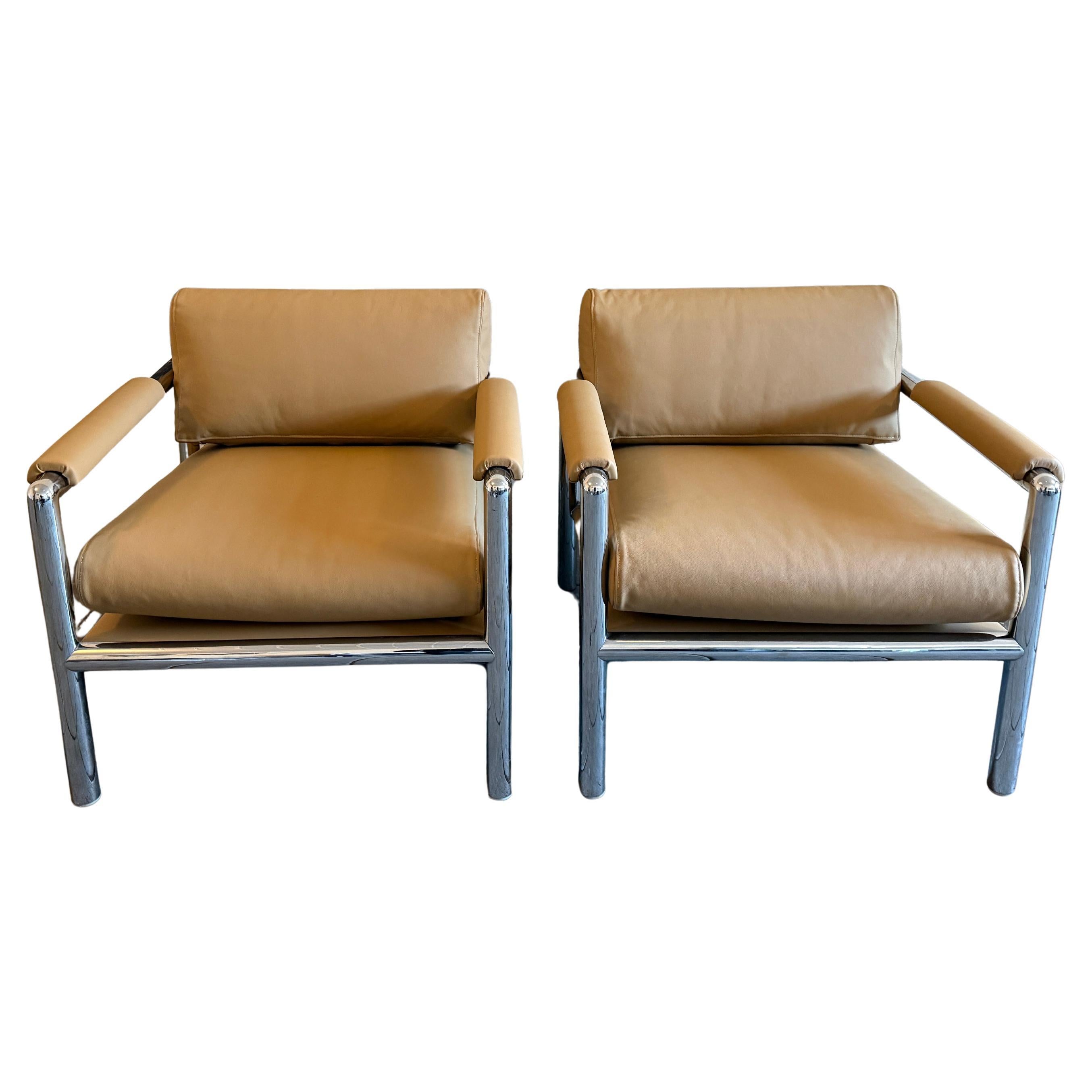 Paar der Mitte des Jahrhunderts moderne dicke Chromrohr Würfel Lounge Stühle tan Leder im Angebot