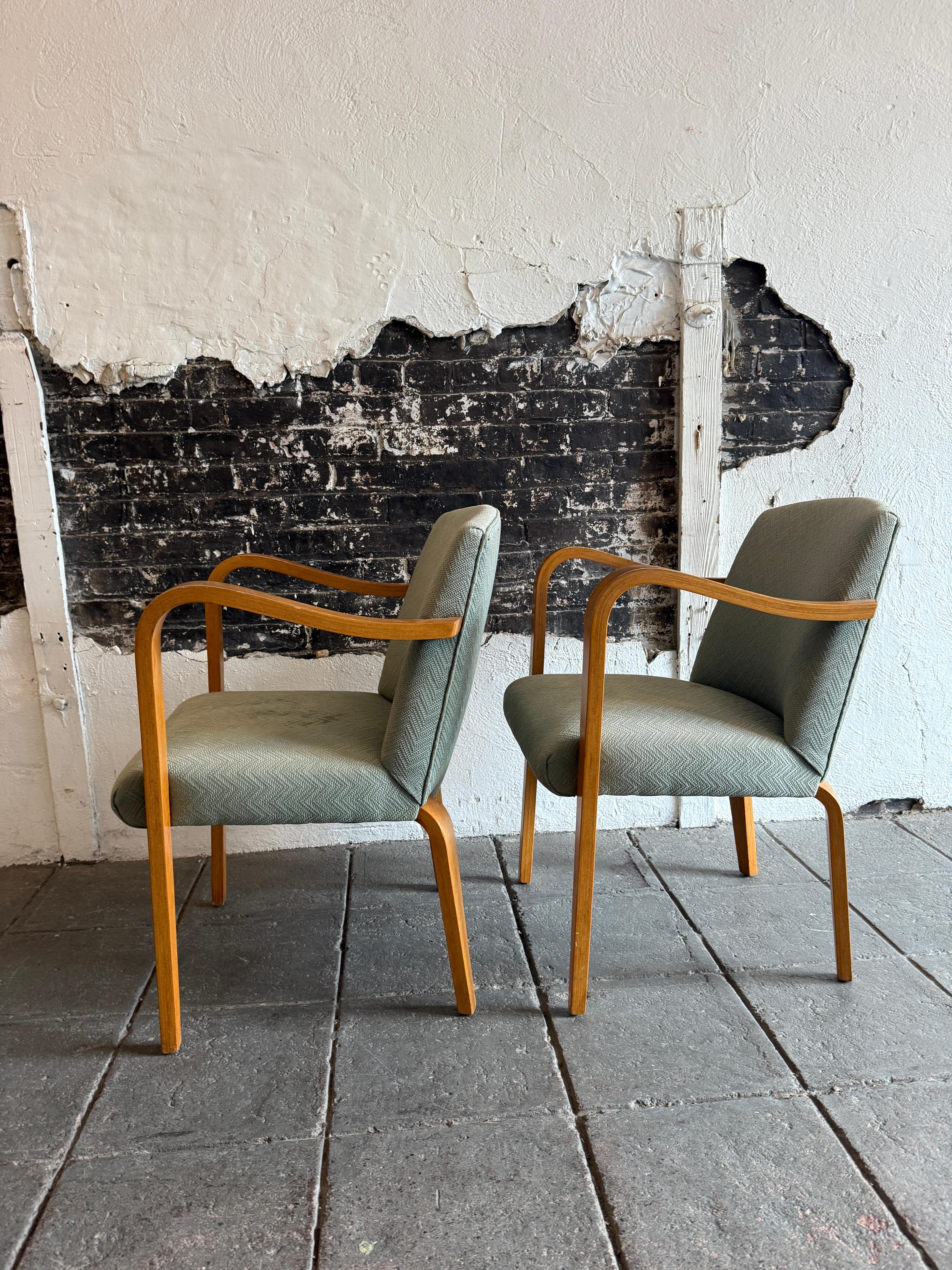 Pareja de sillones Thonet de madera curvada de abedul, modernos de mediados de siglo Carpintería en venta