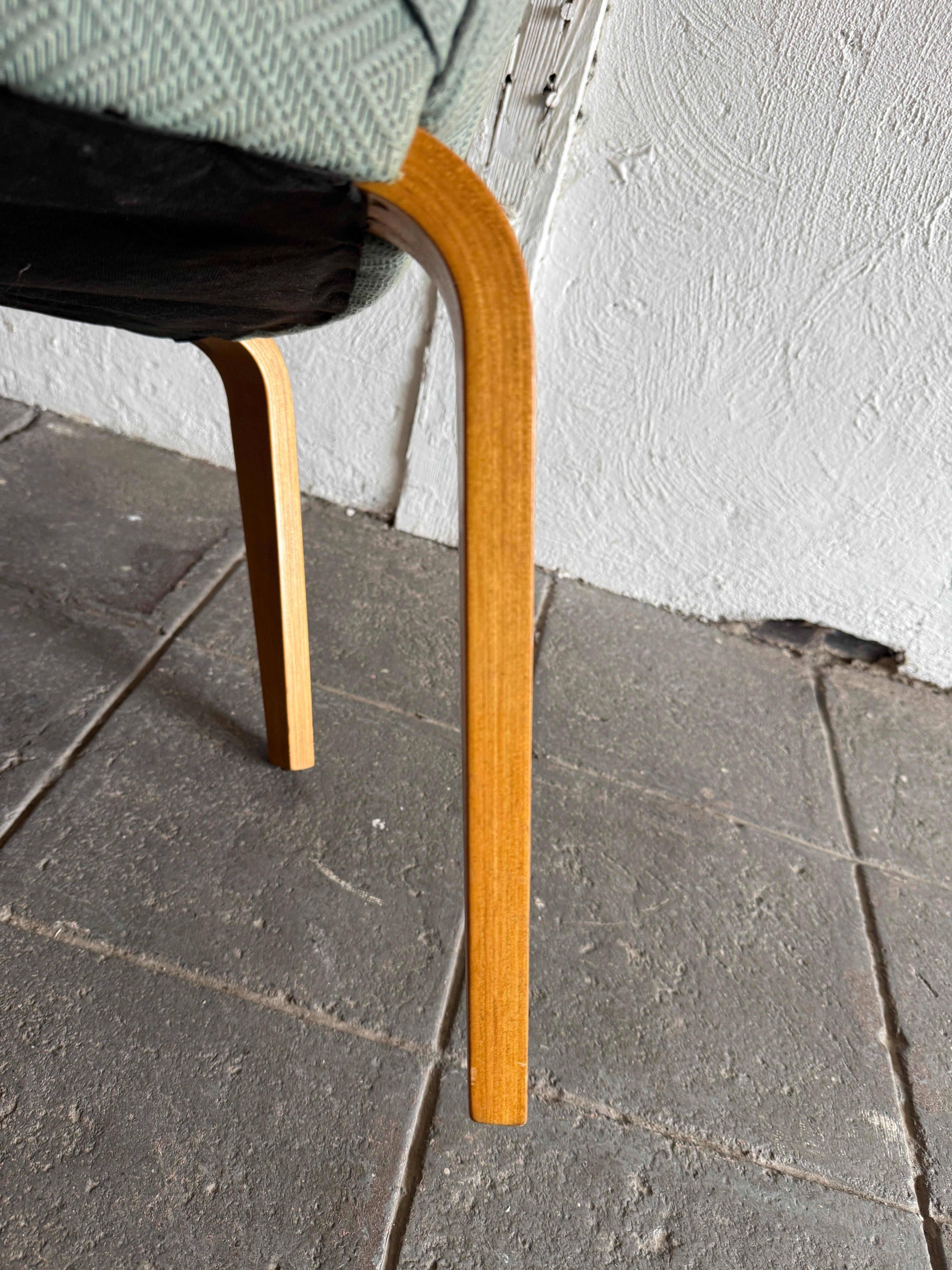 Pareja de sillones Thonet de madera curvada de abedul, modernos de mediados de siglo en Bueno estado para la venta en Brooklyn, NY