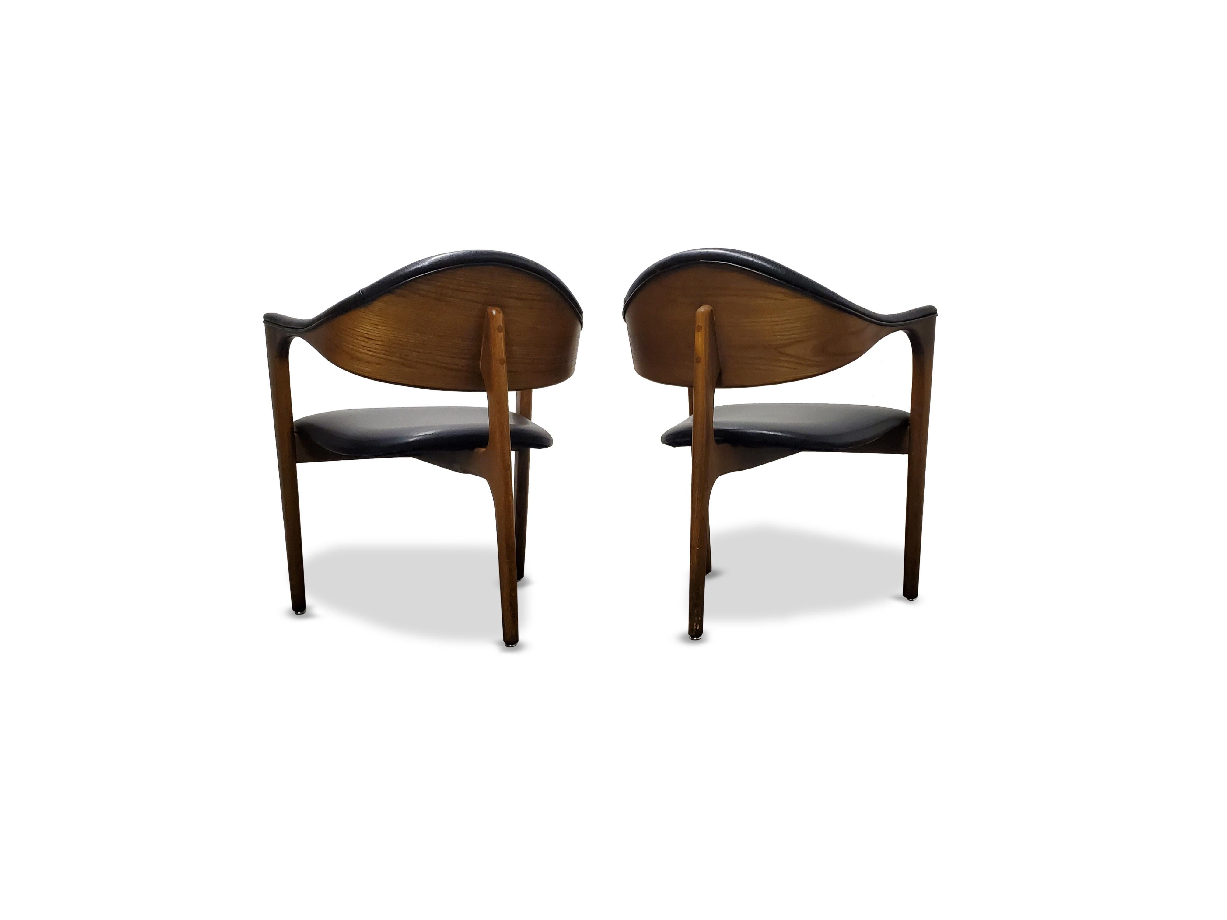 Pair of Mid-Century Modern Three-Legged Chairs 6