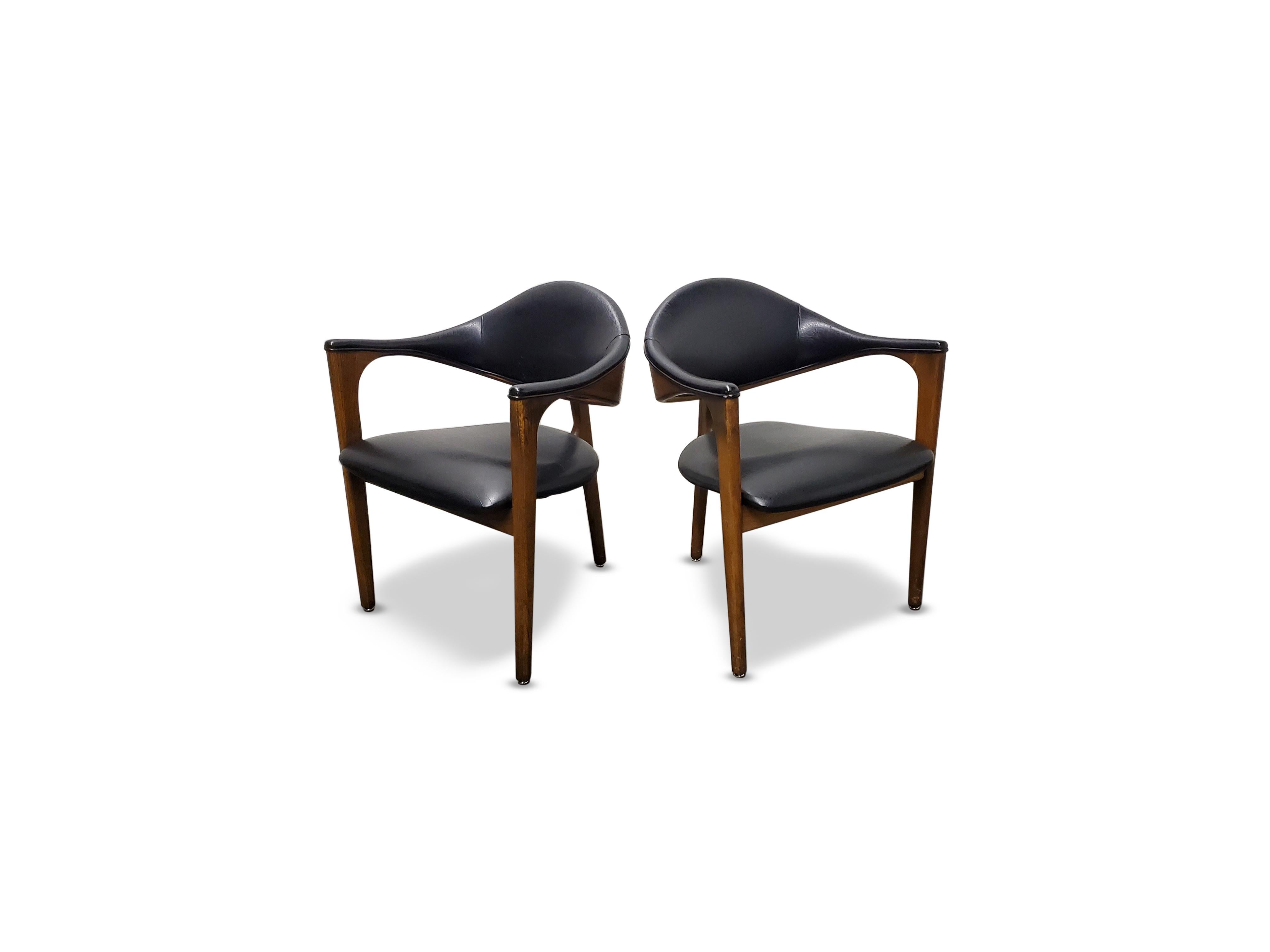 Pair of Mid-Century Modern Three-Legged Chairs 8