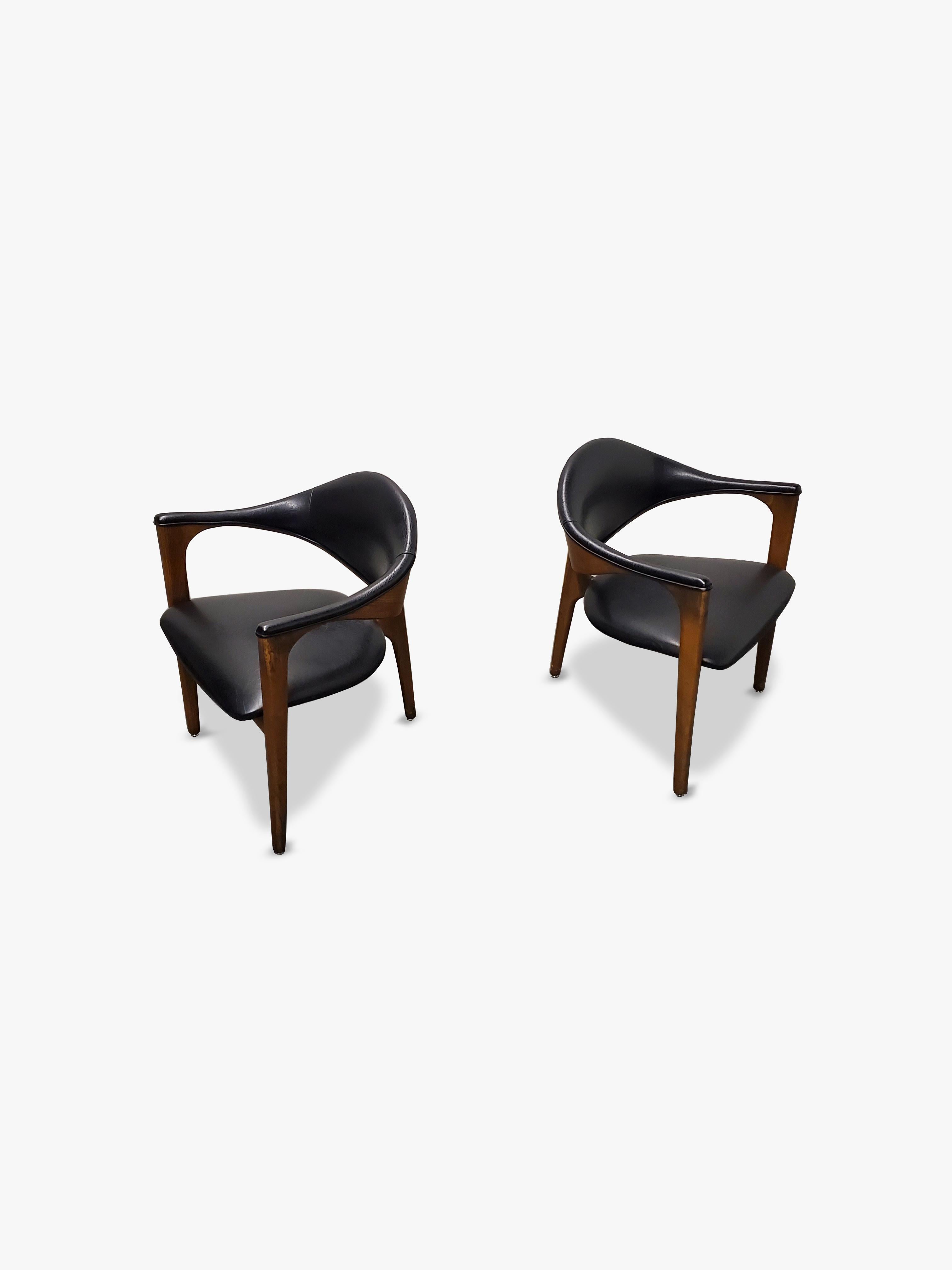 North American Pair of Mid-Century Modern Three-Legged Chairs