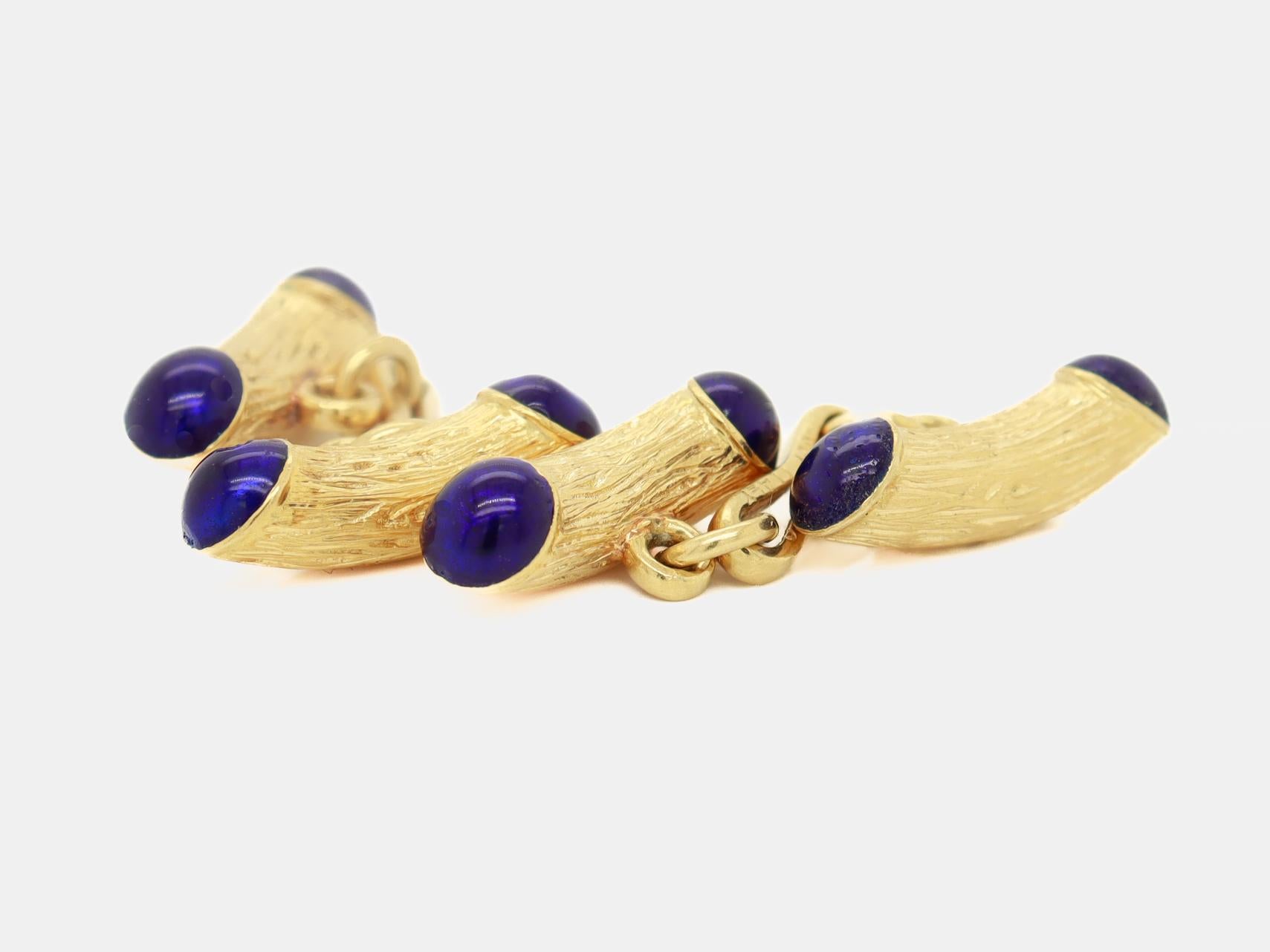 A fine pair of MId-Century Modern Cufflinks.

In 18 karat gold.

By Tiffany & Co.

In the style of Donald Claflin.

With twig-like florentine finished sides with cobalt blue enameled terminals.

Fully hallmarked to each link.

Simply wonderful