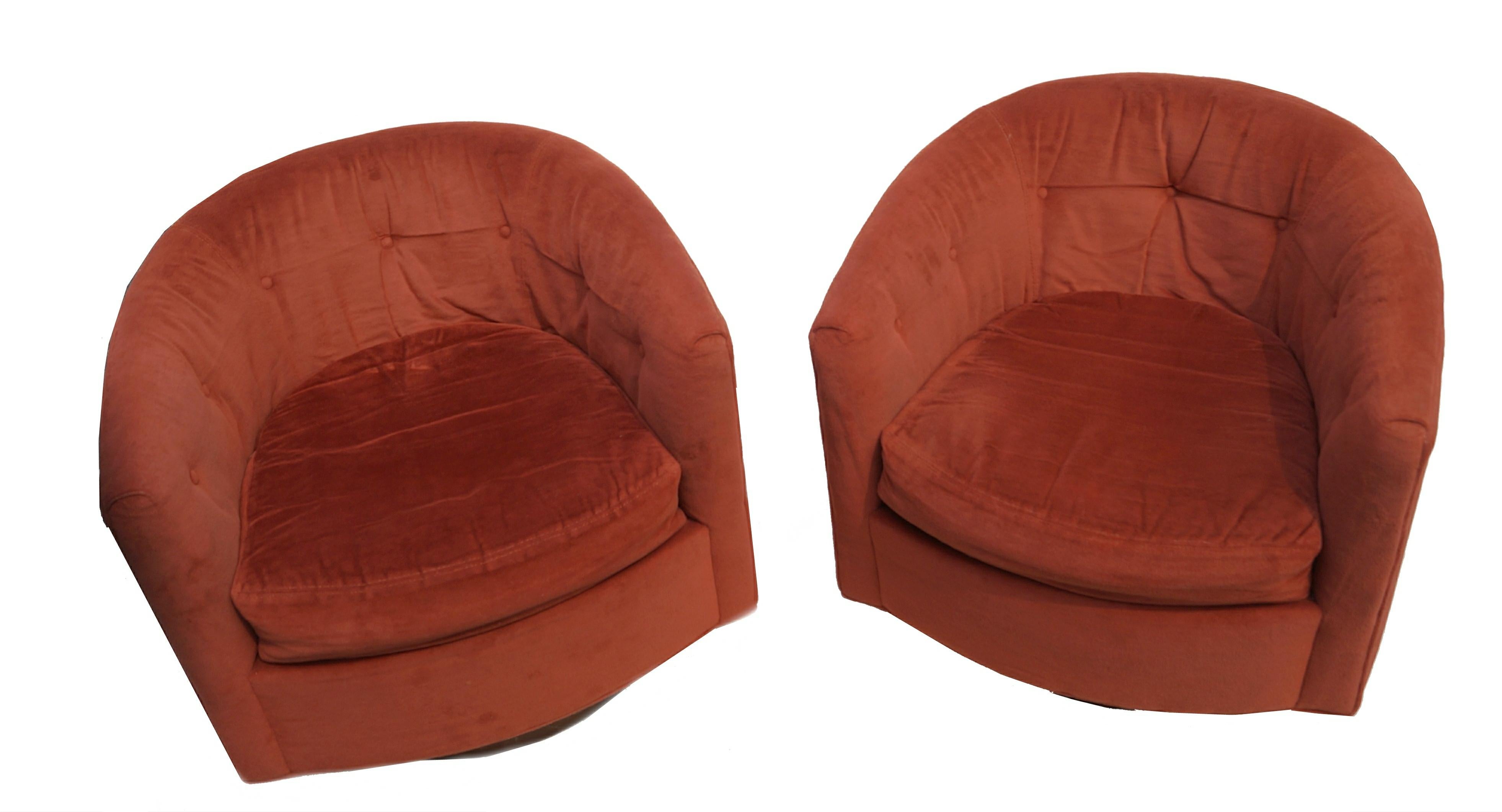 Pair of Mid-Century Modern tilt & swivel lounge chairs manner of Milo Baughman.