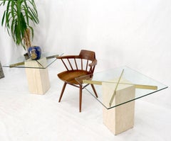 Zwei moderne Beistelltische aus Travertin und Messing mit quadratischen Glasplatten, Mid-Century Modern