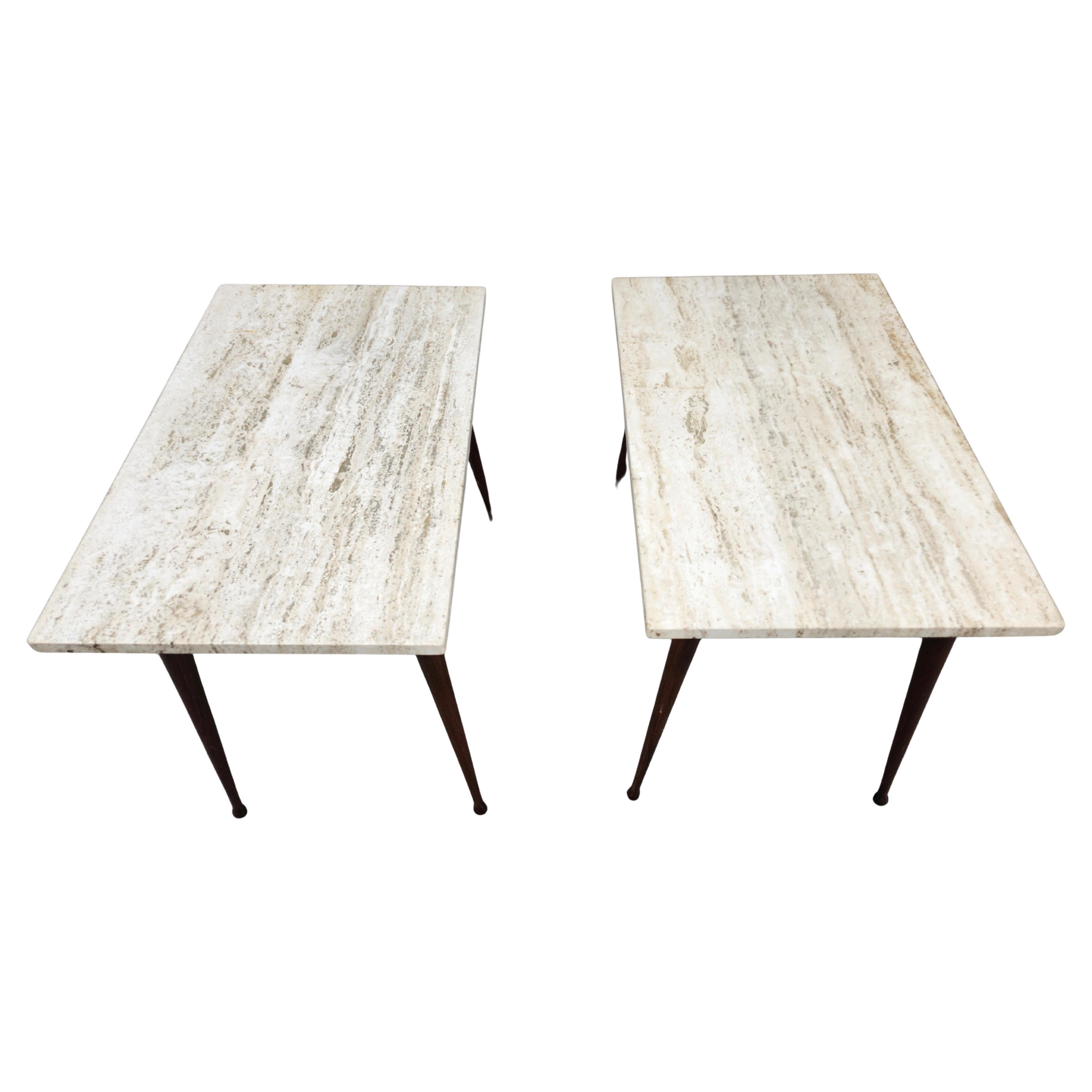 Fait main Paire de tables d'appoint modernes du milieu du siècle dernier en travertin avec pieds en bois fil de fer en vente
