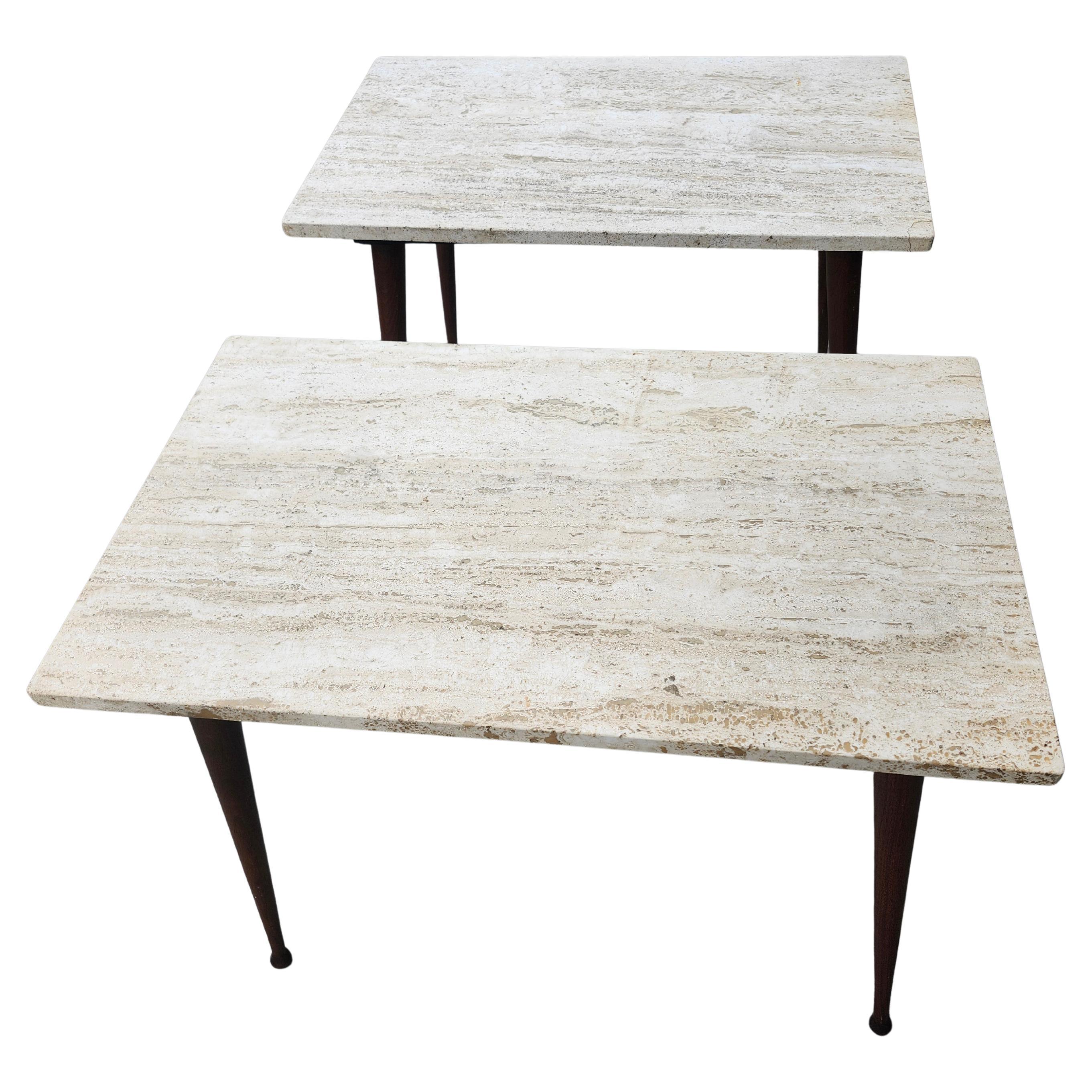Paire de tables d'appoint modernes du milieu du siècle dernier en travertin avec pieds en bois fil de fer Bon état - En vente à Port Jervis, NY