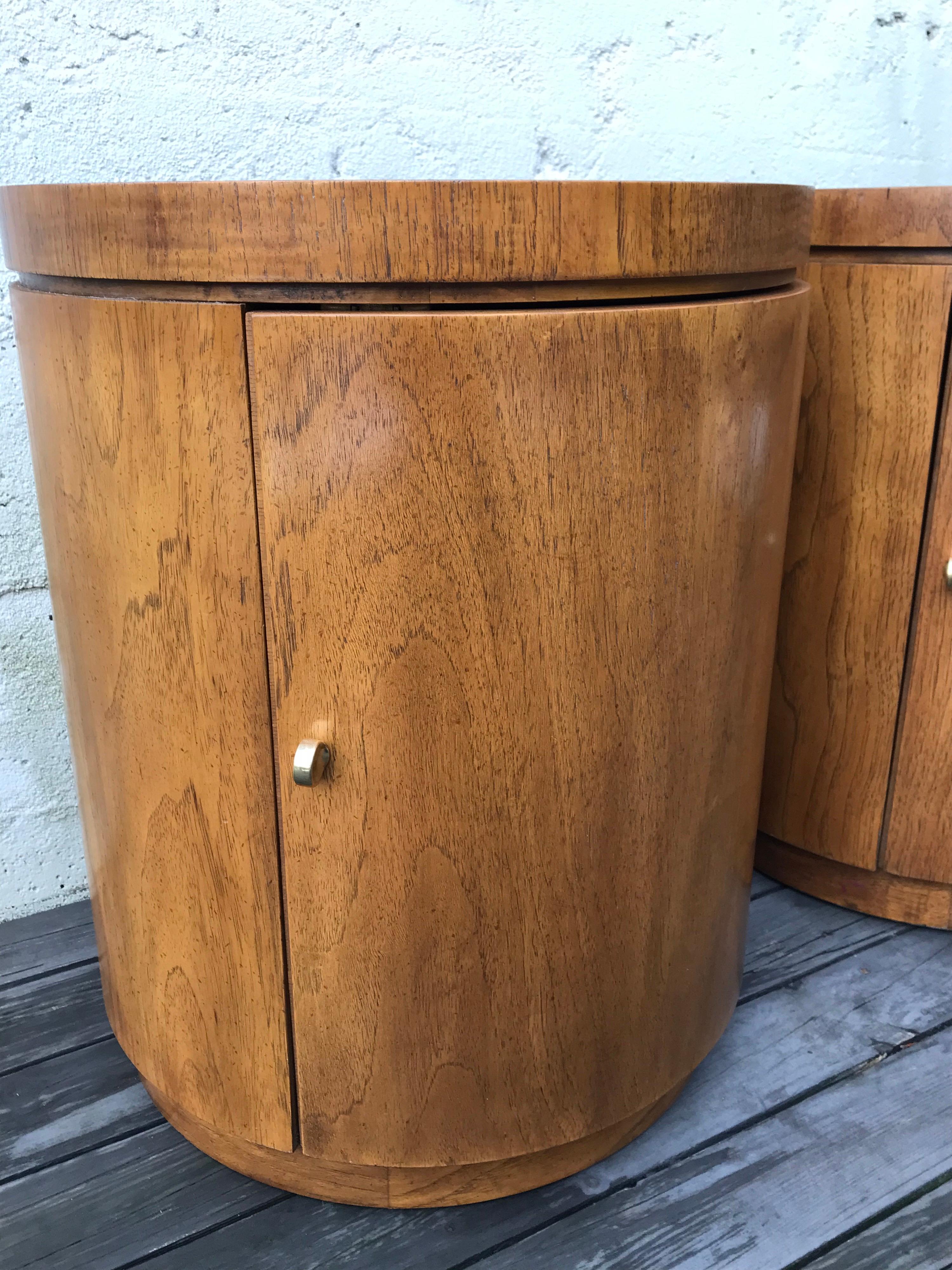 Pair of Mid-Century Modern Tubular Round Side Tables by Drexel In Good Condition In Bedford Hills, NY