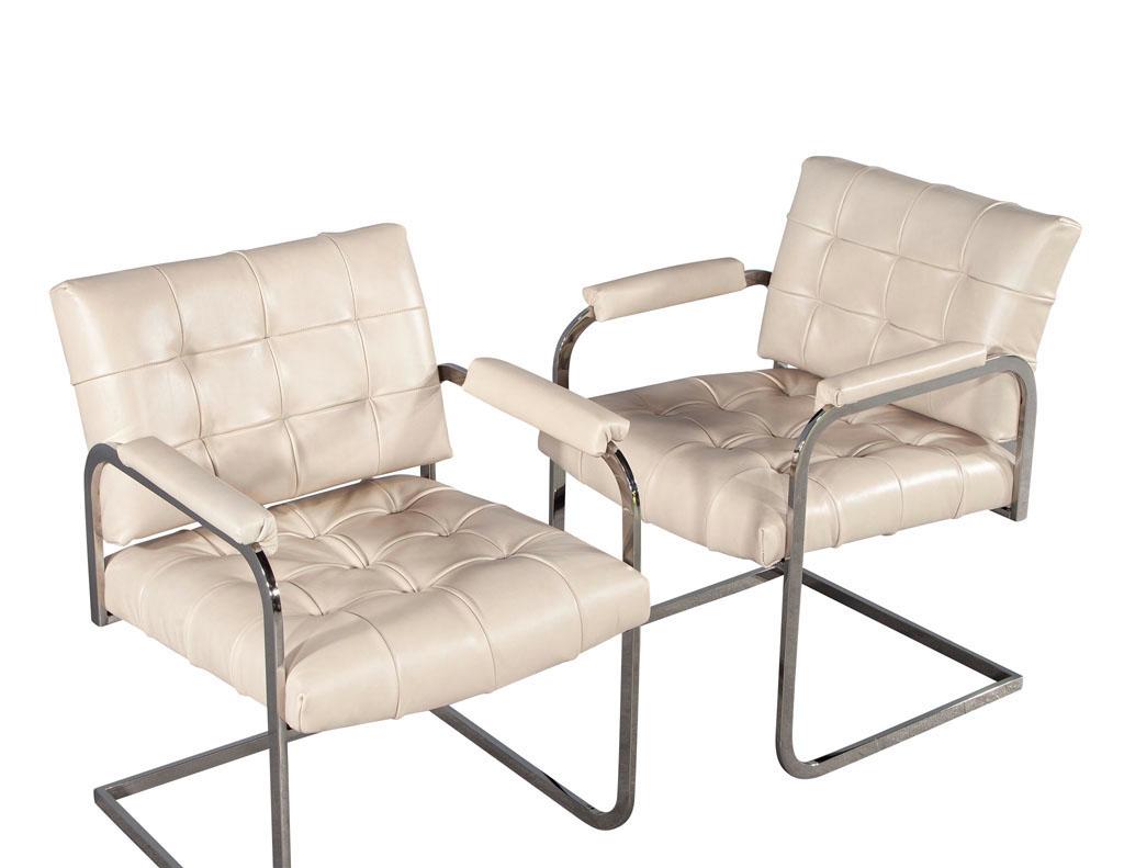 Late 20th Century Pair of Mid-Century Modern Tufted Cream Leather Accent Chairs For Sale