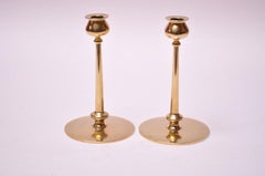 Paire de chandeliers en laiton tourné d'après Jarvie:: datant du milieu du siècle dernier