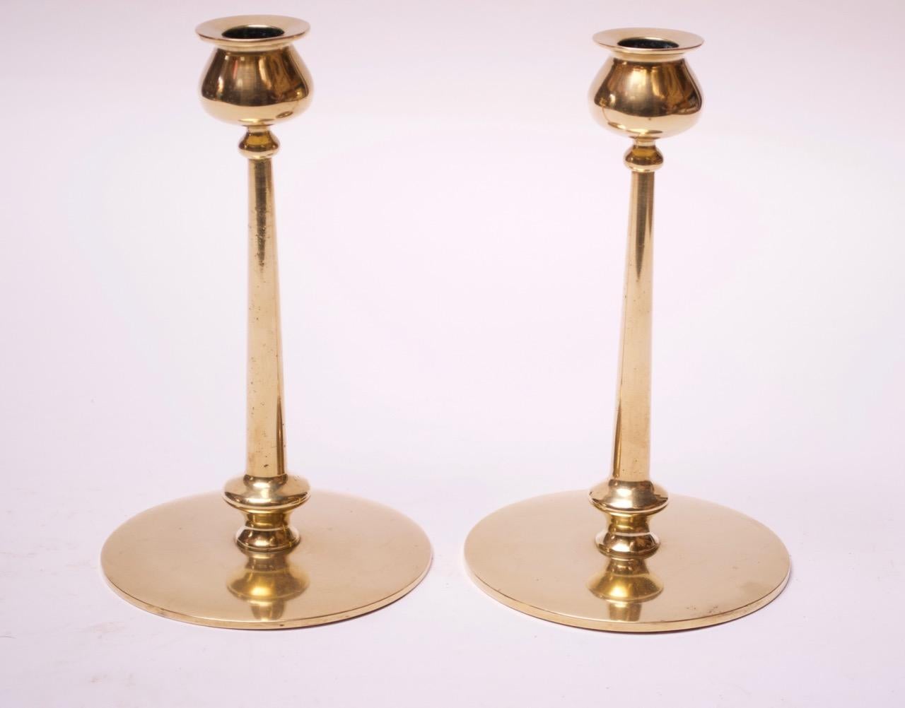 American Pair of Mid-Century Modern Turned Brass Candlesticks after Jarvie For Sale