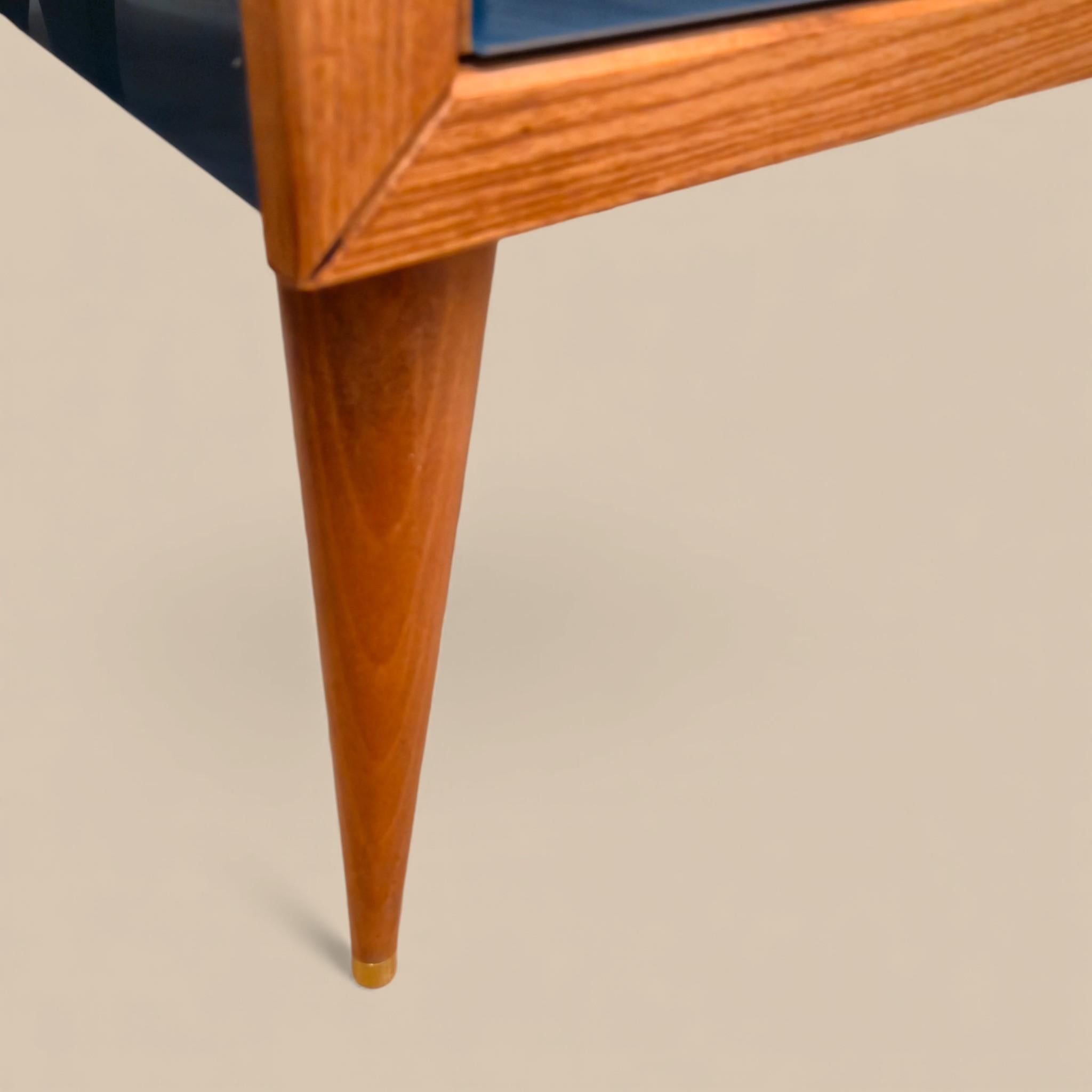 Coppia di tavolini in vetro di Murano e ottone della metà del secolo scorso, anni '60-'70 in vendita 5