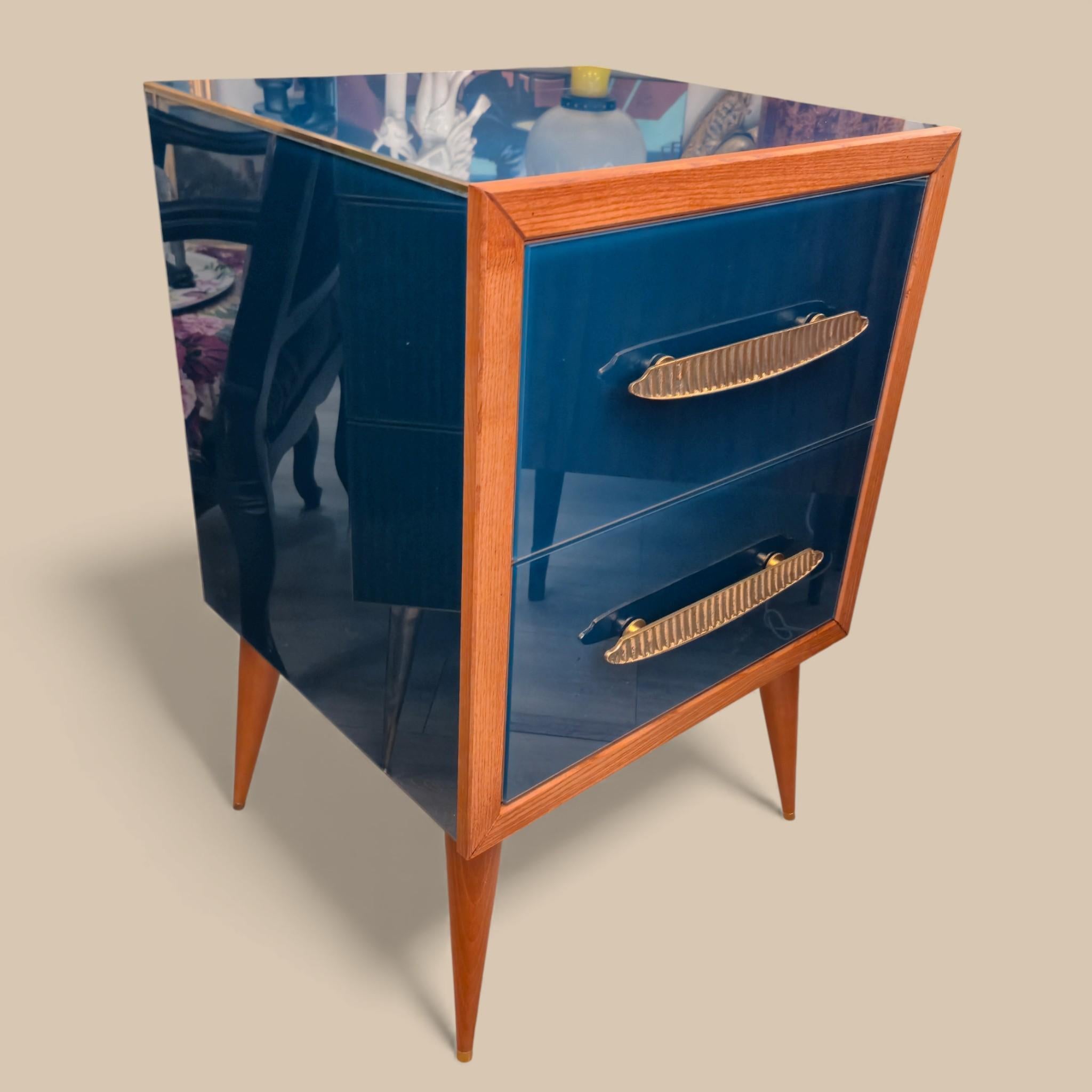 Coppia di tavolini in vetro di Murano e ottone della metà del secolo scorso, anni '60-'70 In condizioni ottime in vendita a NICE, FR