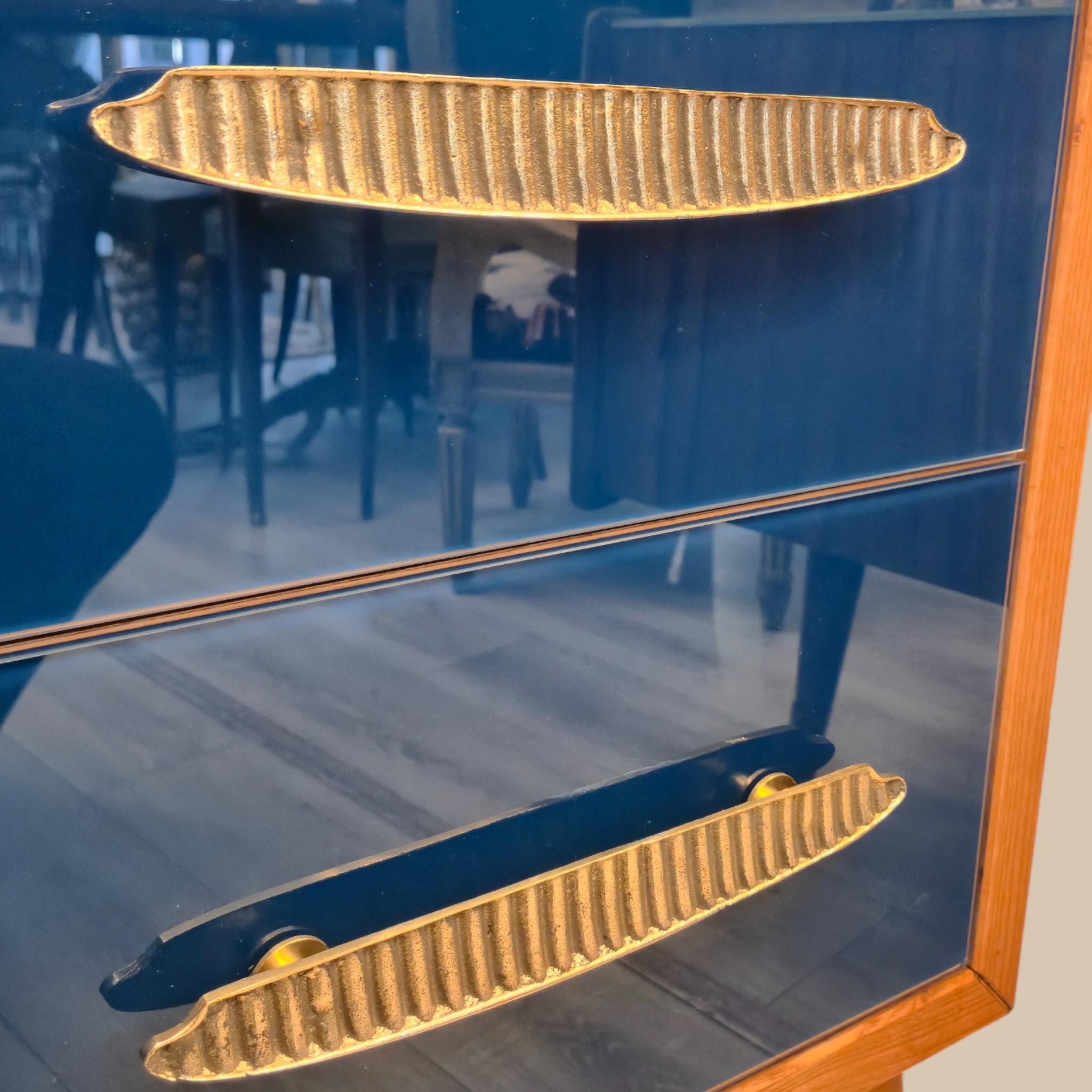 Coppia di tavolini in vetro di Murano e ottone della metà del secolo scorso, anni '60-'70 in vendita 1