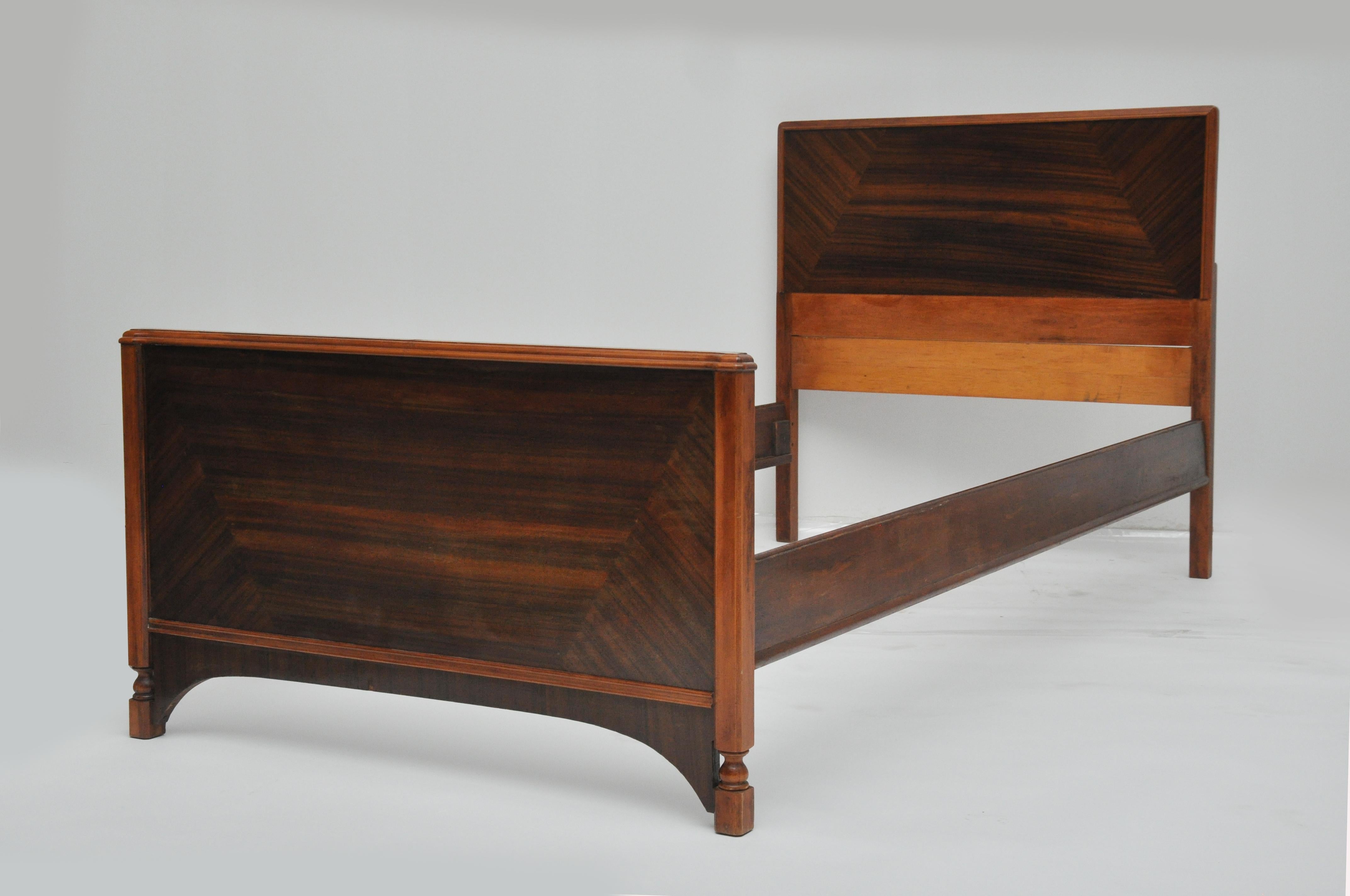 Pair of Mid-Century Modern Twin Beds In Good Condition In Geneva, IL