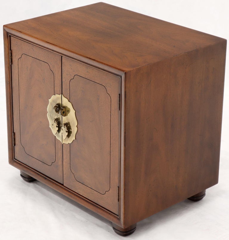 Pair of MidCentury Modern Two Doors Nightstands by Henredon For Sale