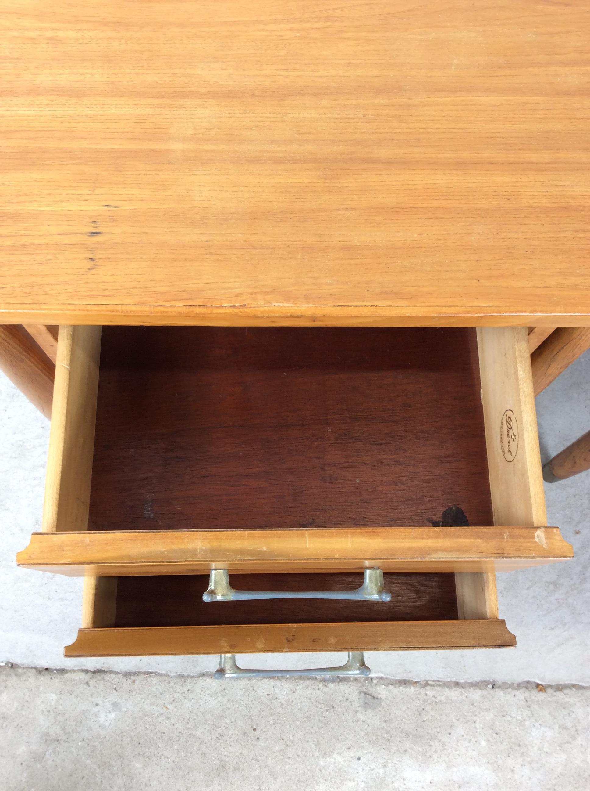 Pair of Mid Century Modern Two Drawer Nightstands by Drexel in vendita 7