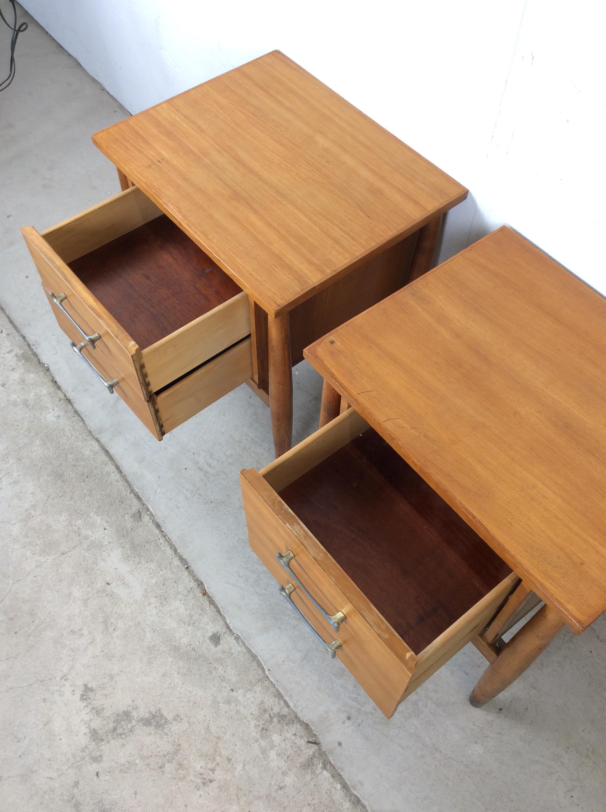 Pair of Mid Century Modern Two Drawer Nightstands by Drexel in vendita 9