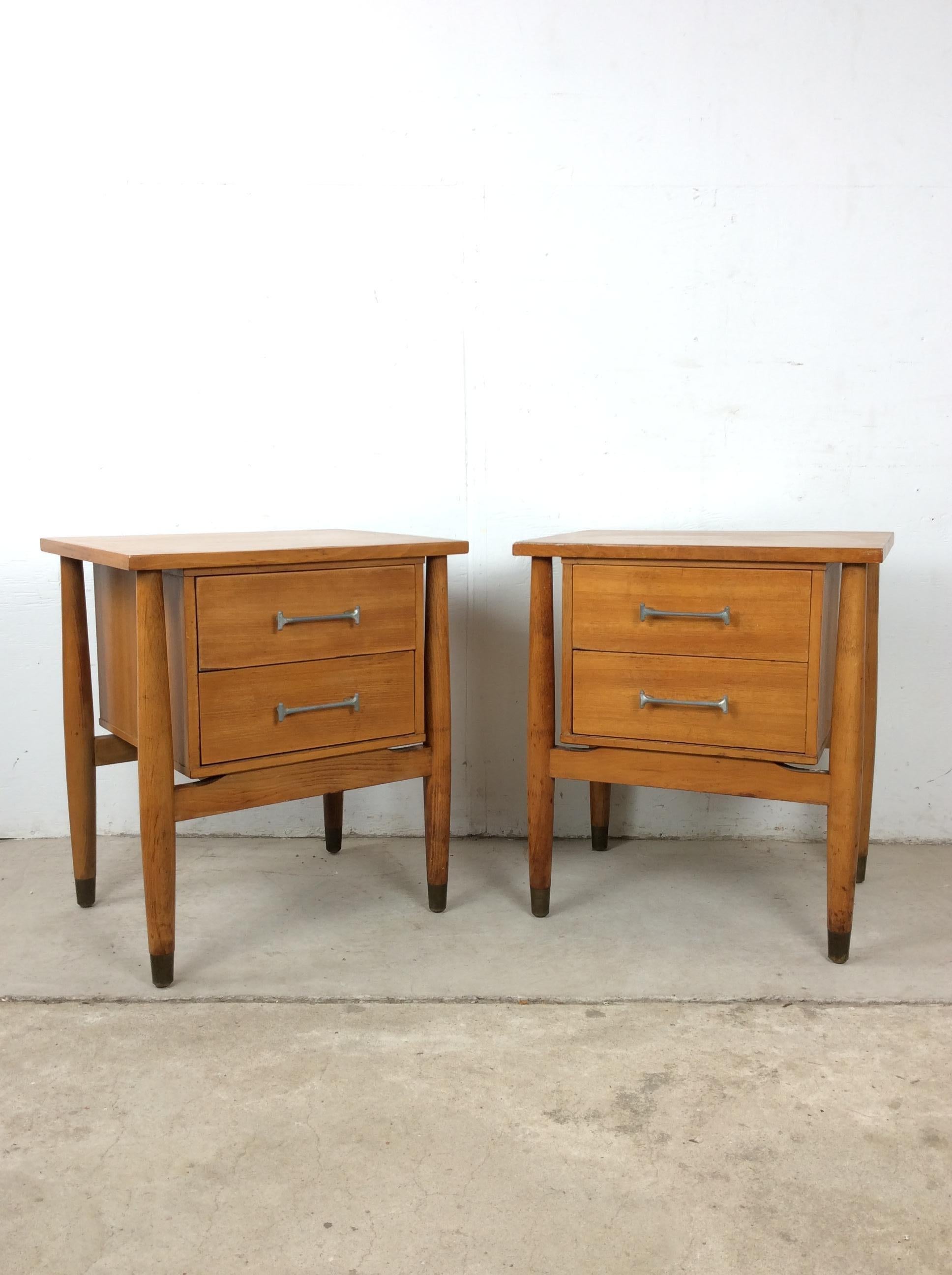 Pair of Mid Century Modern Two Drawer Nightstands by Drexel in vendita 10