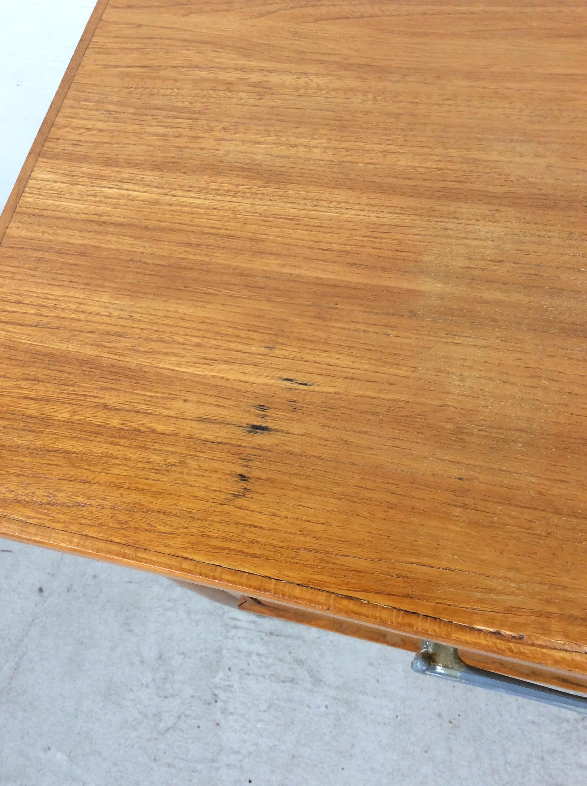 XX secolo Pair of Mid Century Modern Two Drawer Nightstands by Drexel in vendita