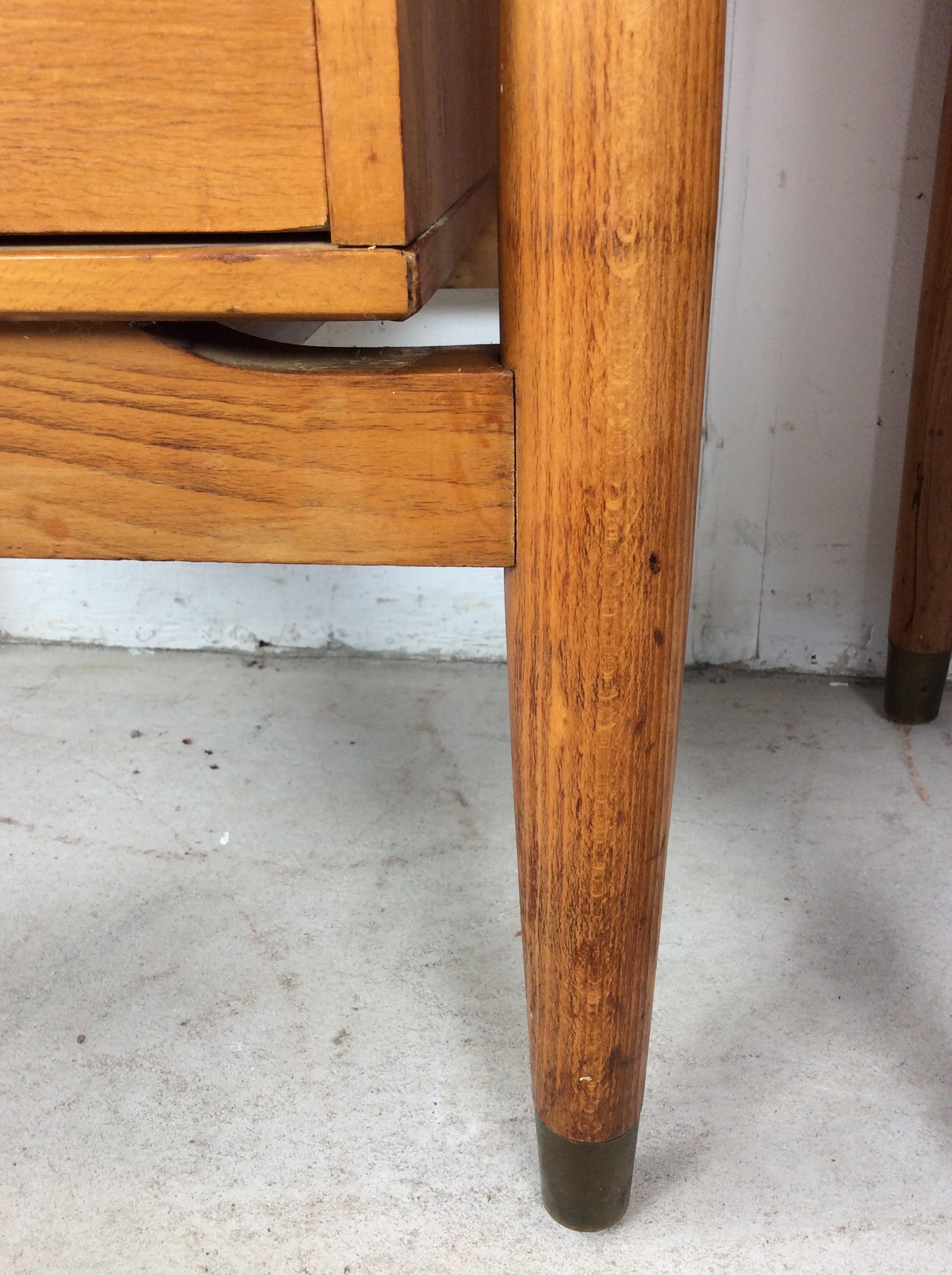 Pair of Mid Century Modern Two Drawer Nightstands by Drexel in vendita 1