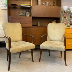 Coppia di poltrone con gambe a sciabola in Oak e UltraSuede della modernità di metà secolo