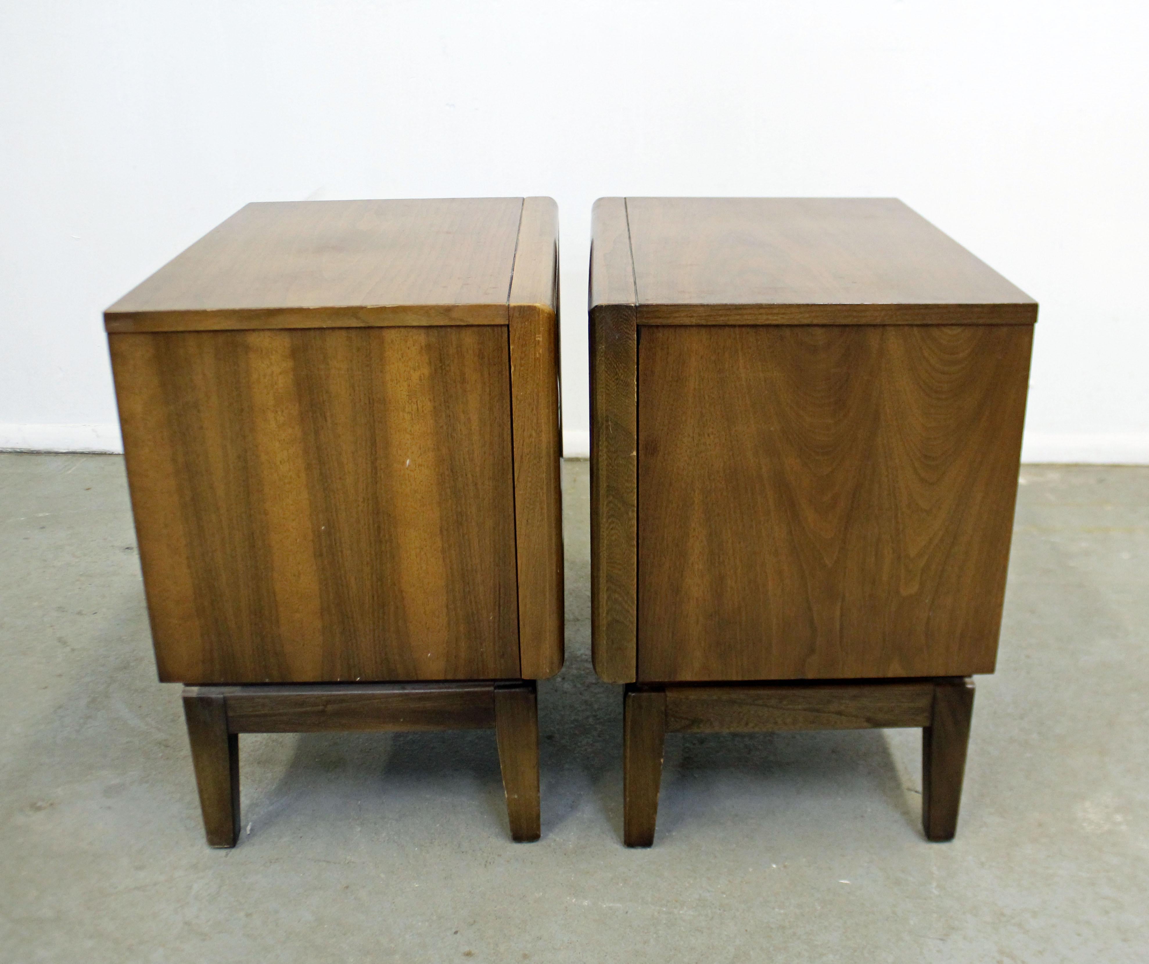 Pair of Mid-Century Modern United Diamond Front Walnut Nightstands 1