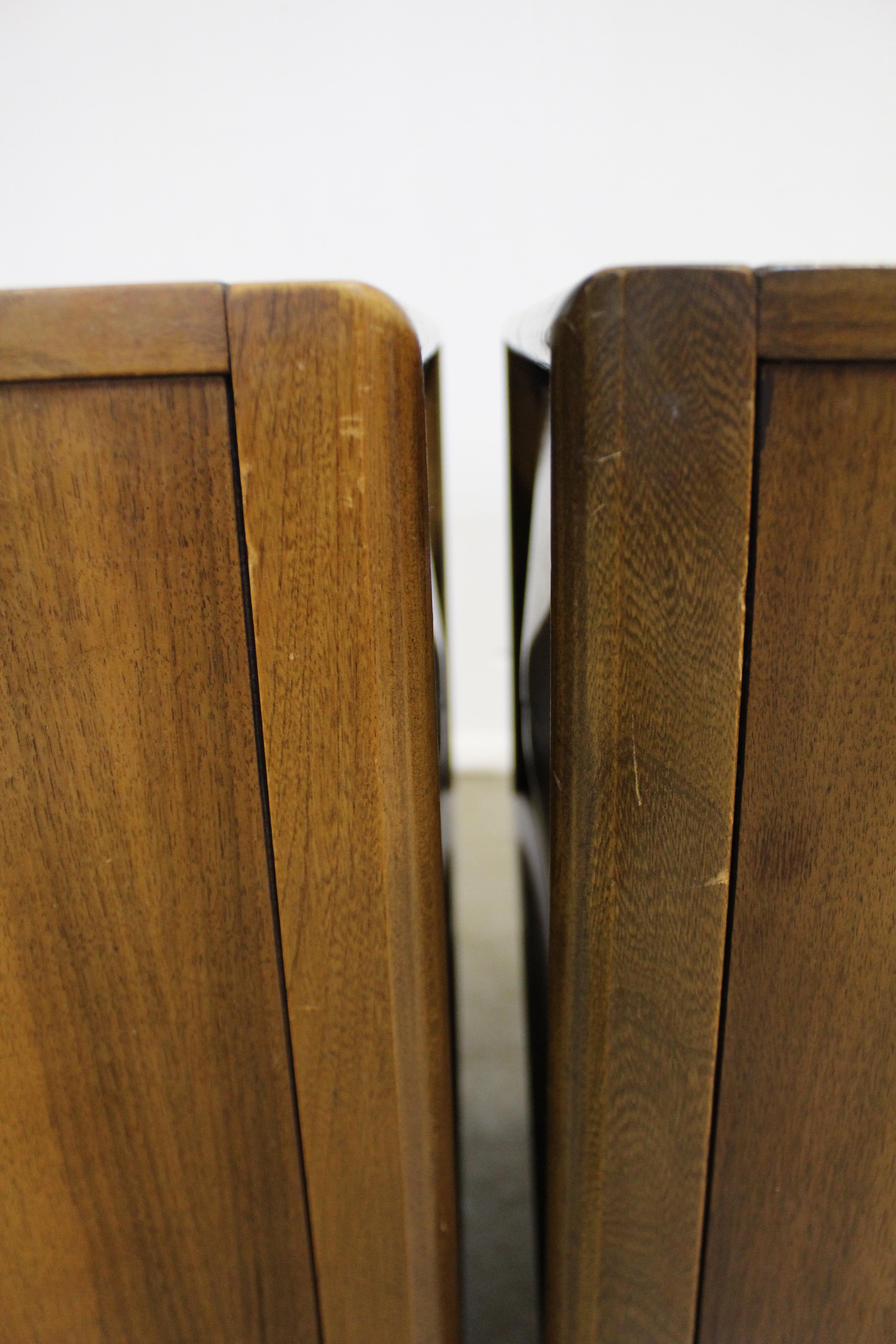 Pair of Mid-Century Modern United Diamond Front Walnut Nightstands 3