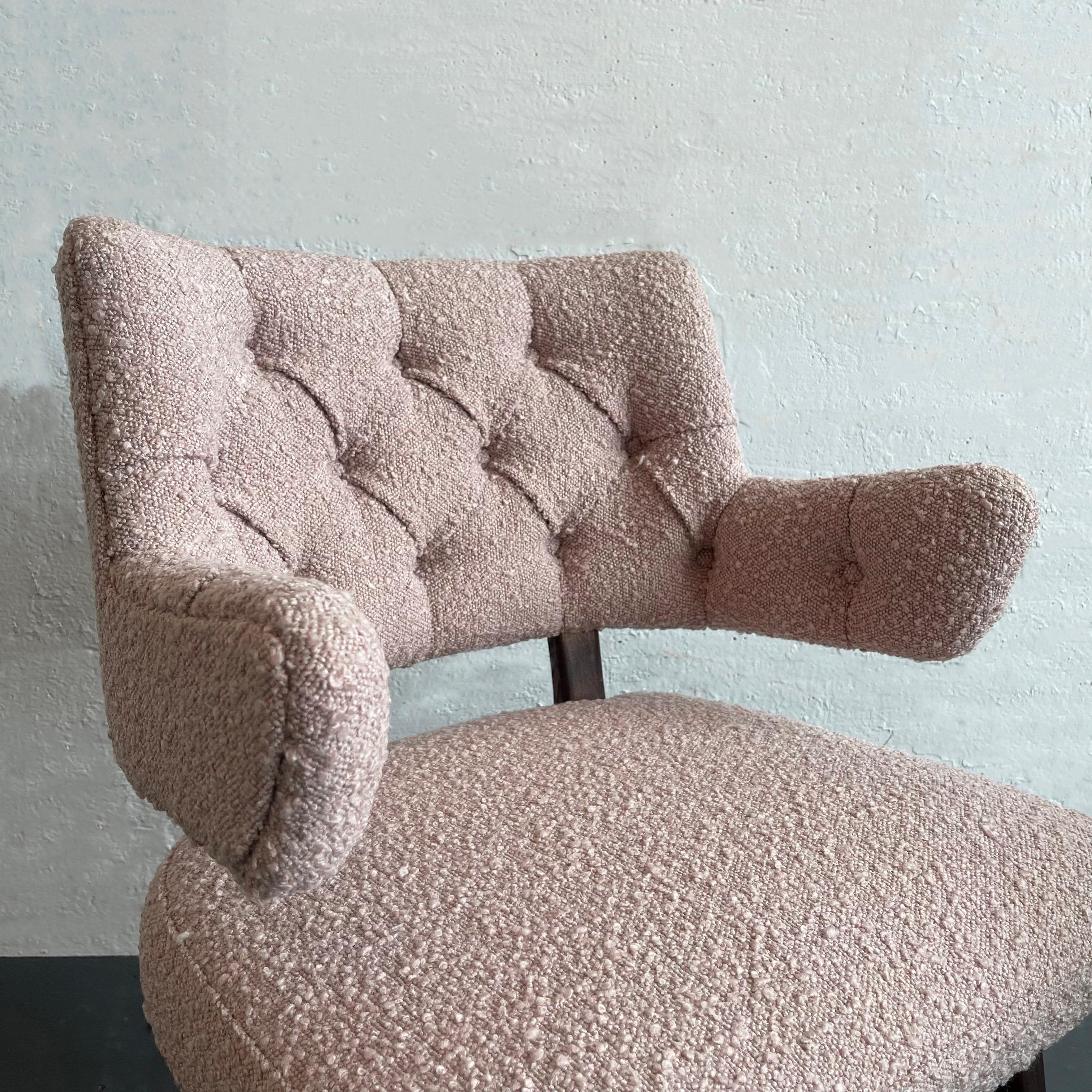 Paar gepolsterte Sessel aus der Mitte des Jahrhunderts (Mid-Century Modern) im Zustand „Gut“ im Angebot in Brooklyn, NY