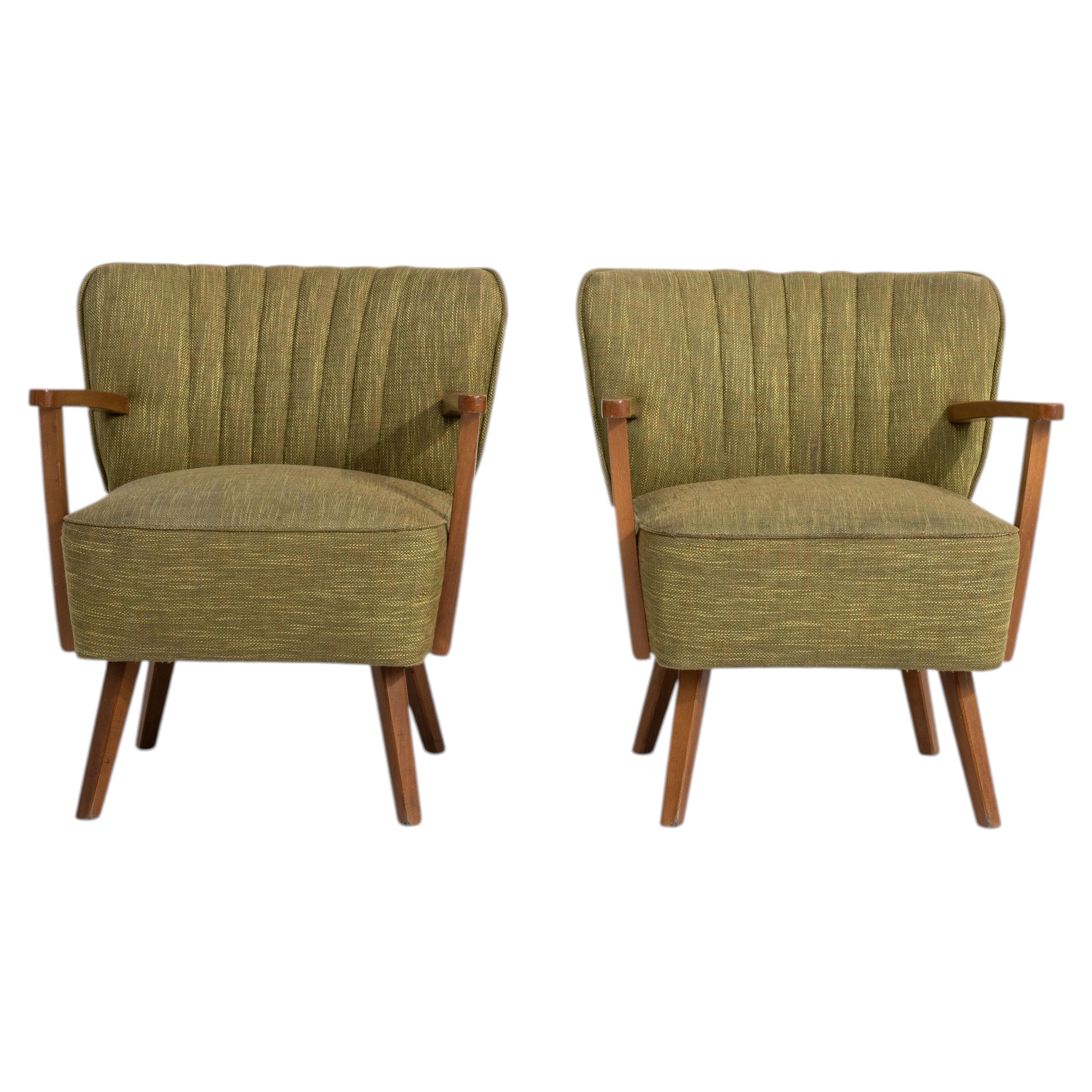 Ein Paar gepolsterte Sessel im Mid-Century-Modern-Stil im Angebot