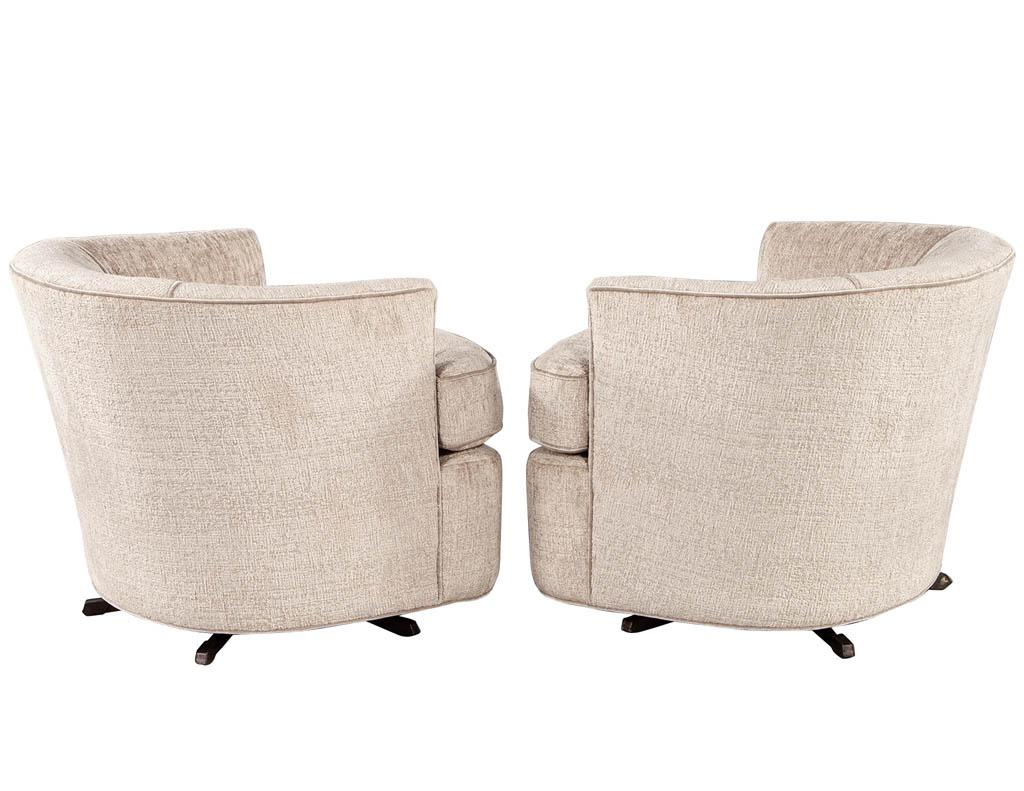 Late 20th Century Pair of Mid-Century Modern Upholstered Swivel Chairs For Sale