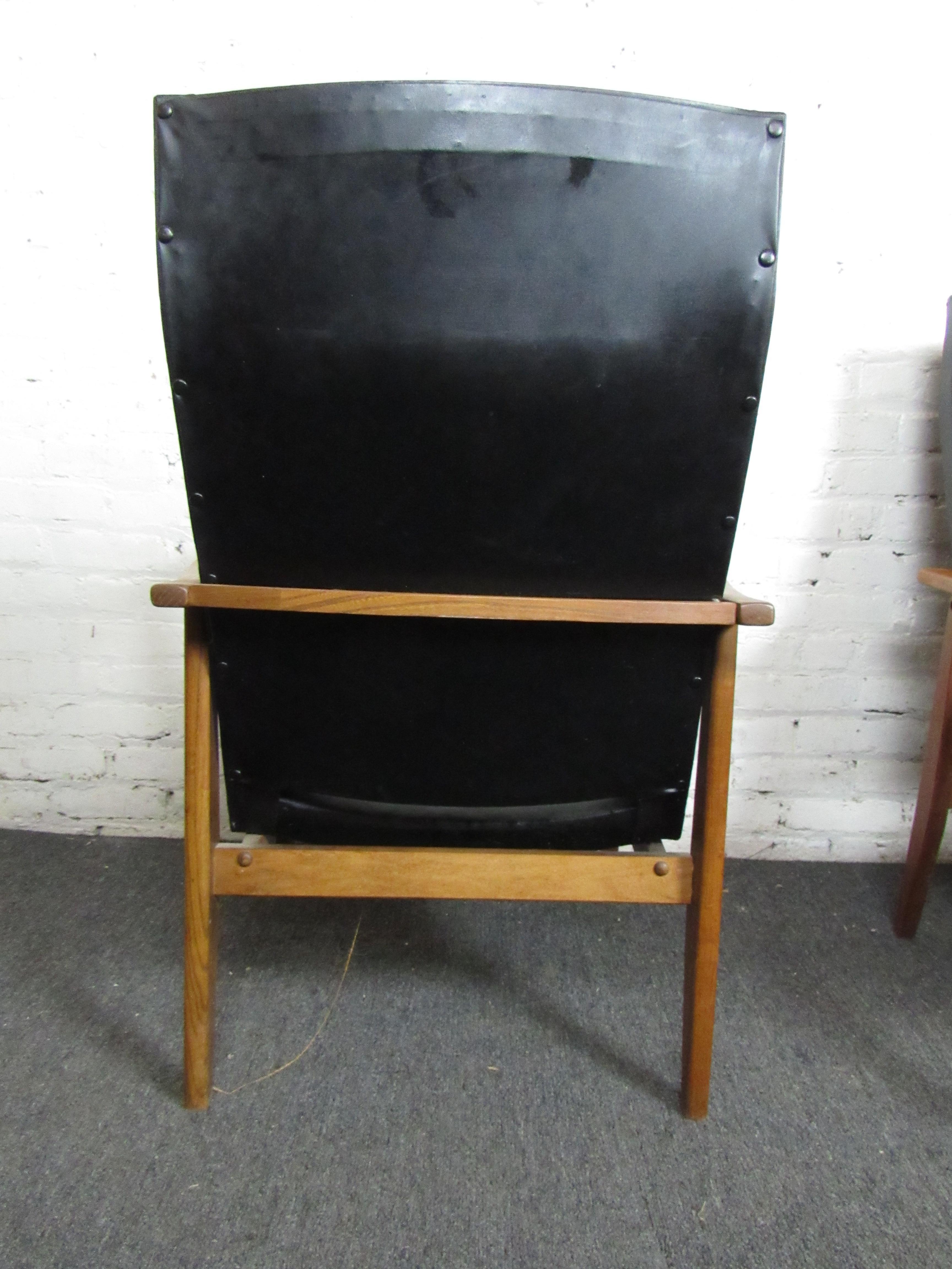 Pair of Mid-Century Modern Vinyl Lounge Chairs For Sale 4