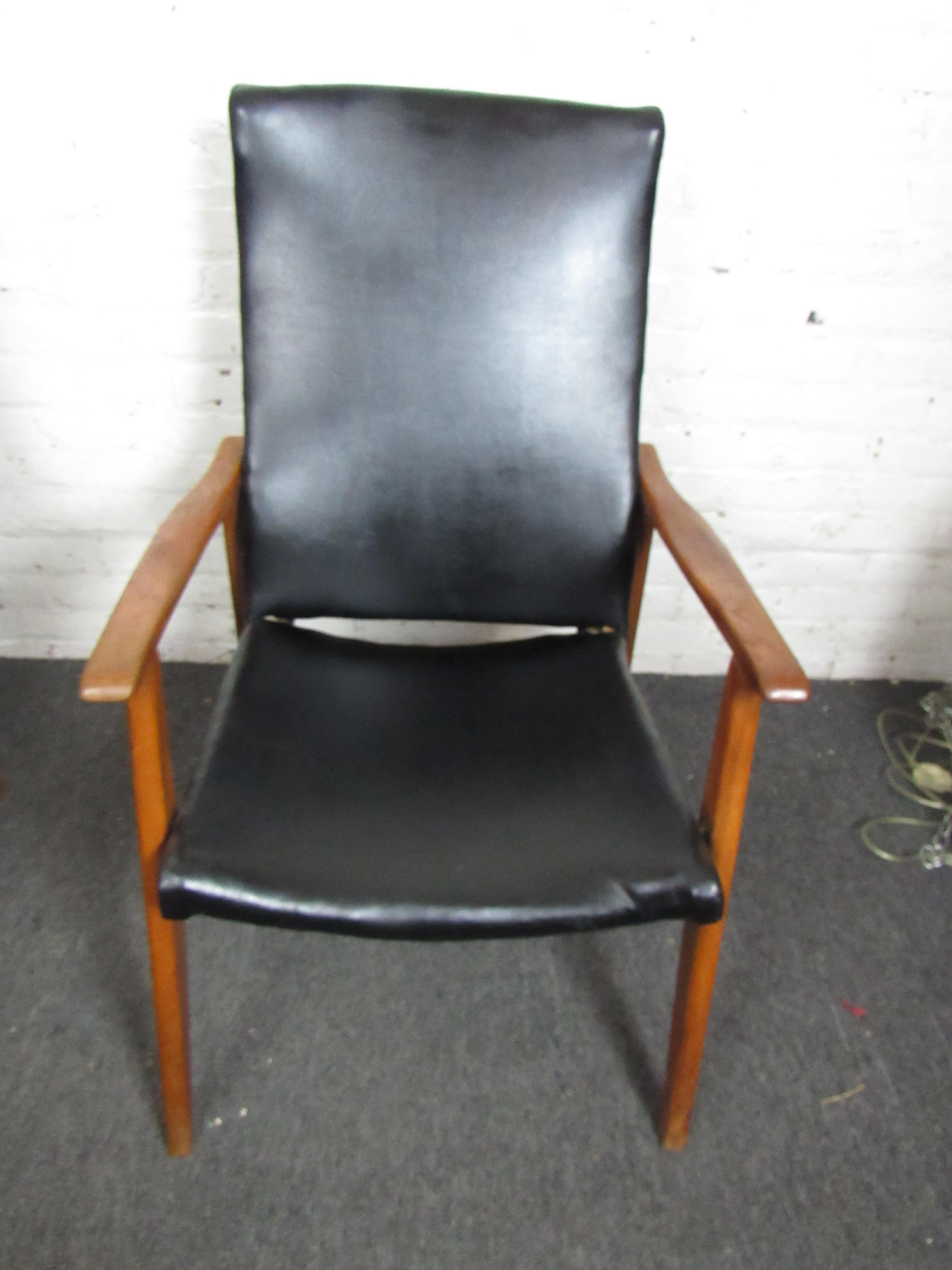 Pair of Mid-Century Modern Vinyl Lounge Chairs For Sale 7