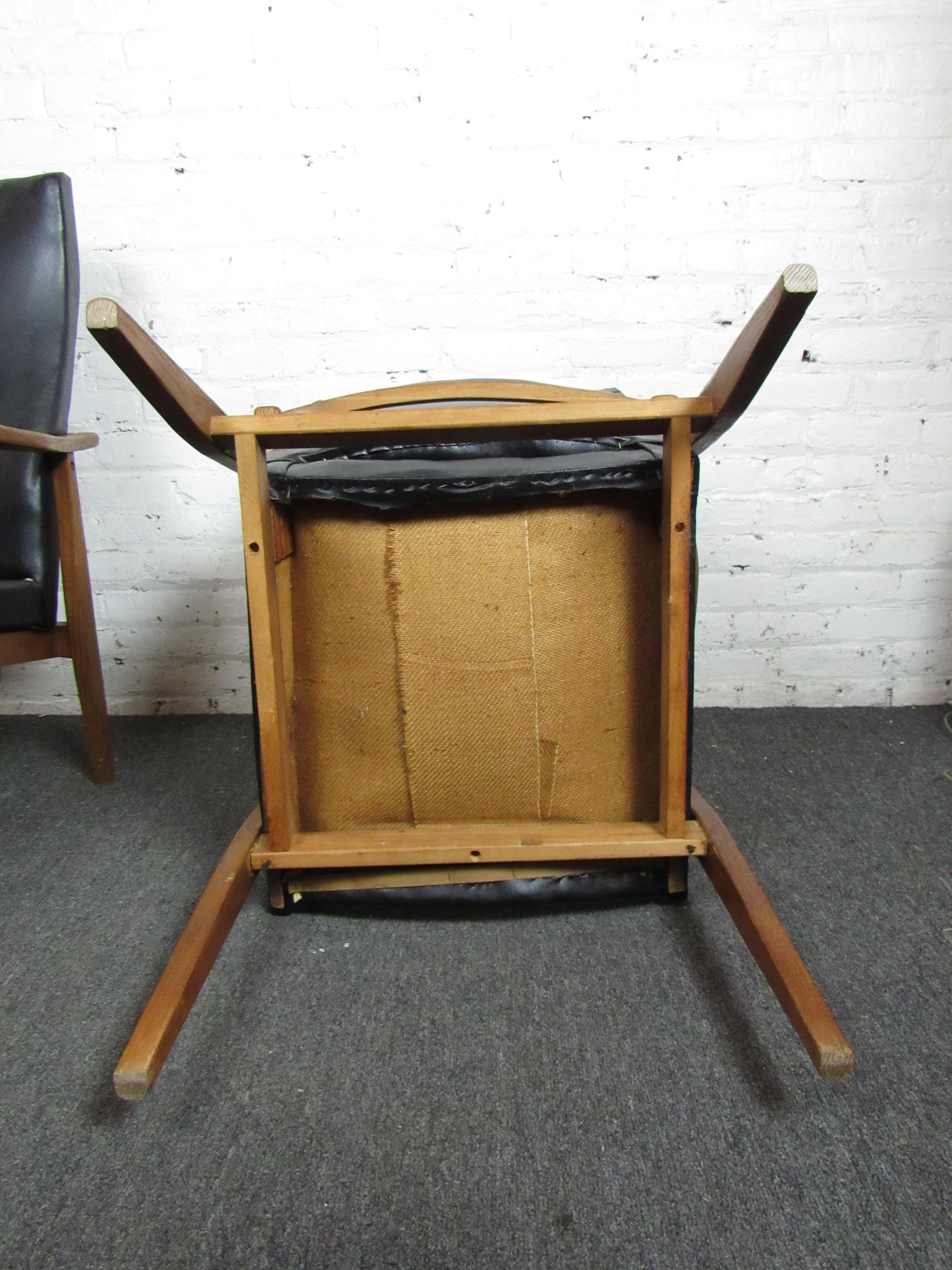 Pair of Mid-Century Modern Vinyl Lounge Chairs For Sale 12